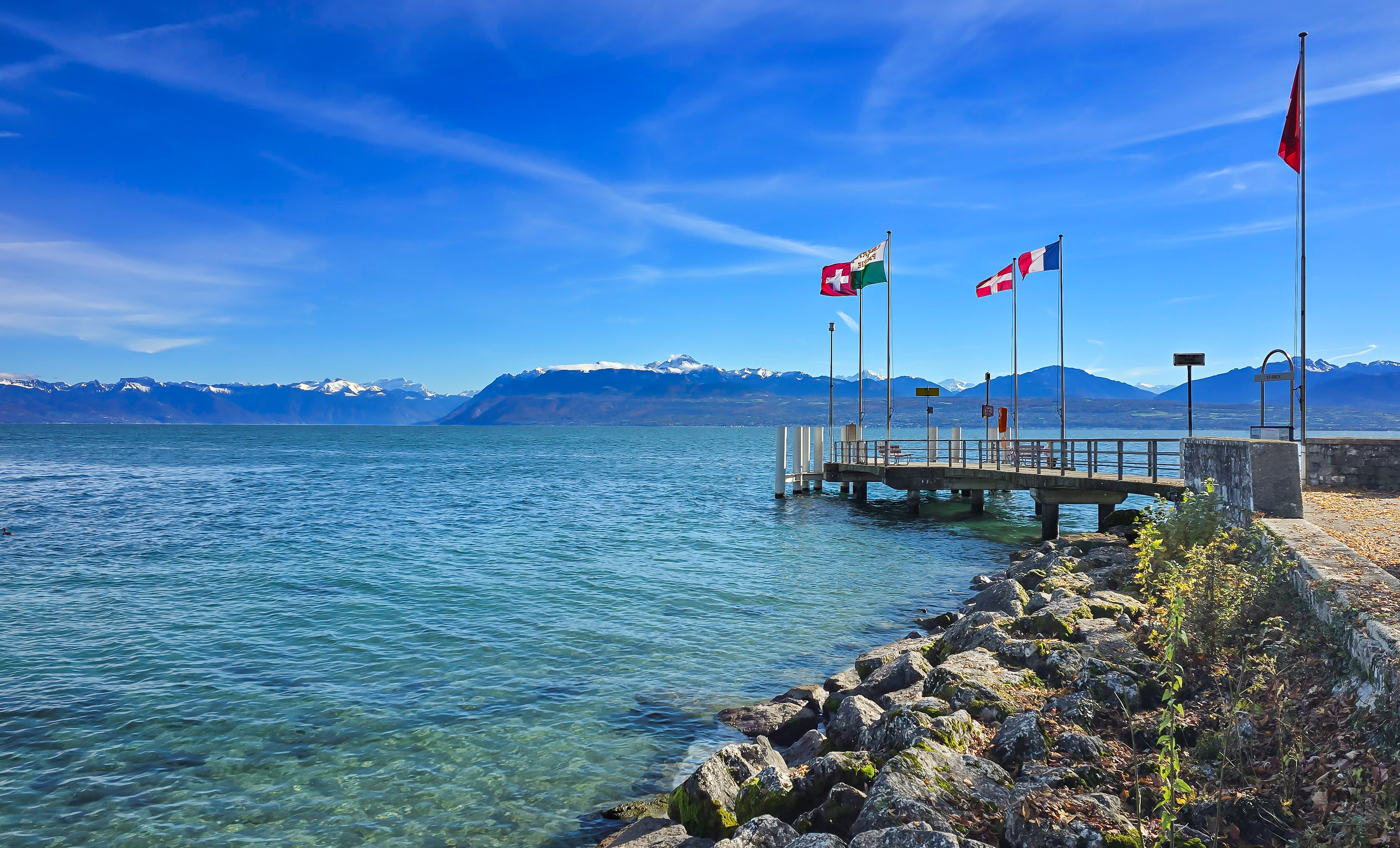 St-Prex pontoon (100 m away)