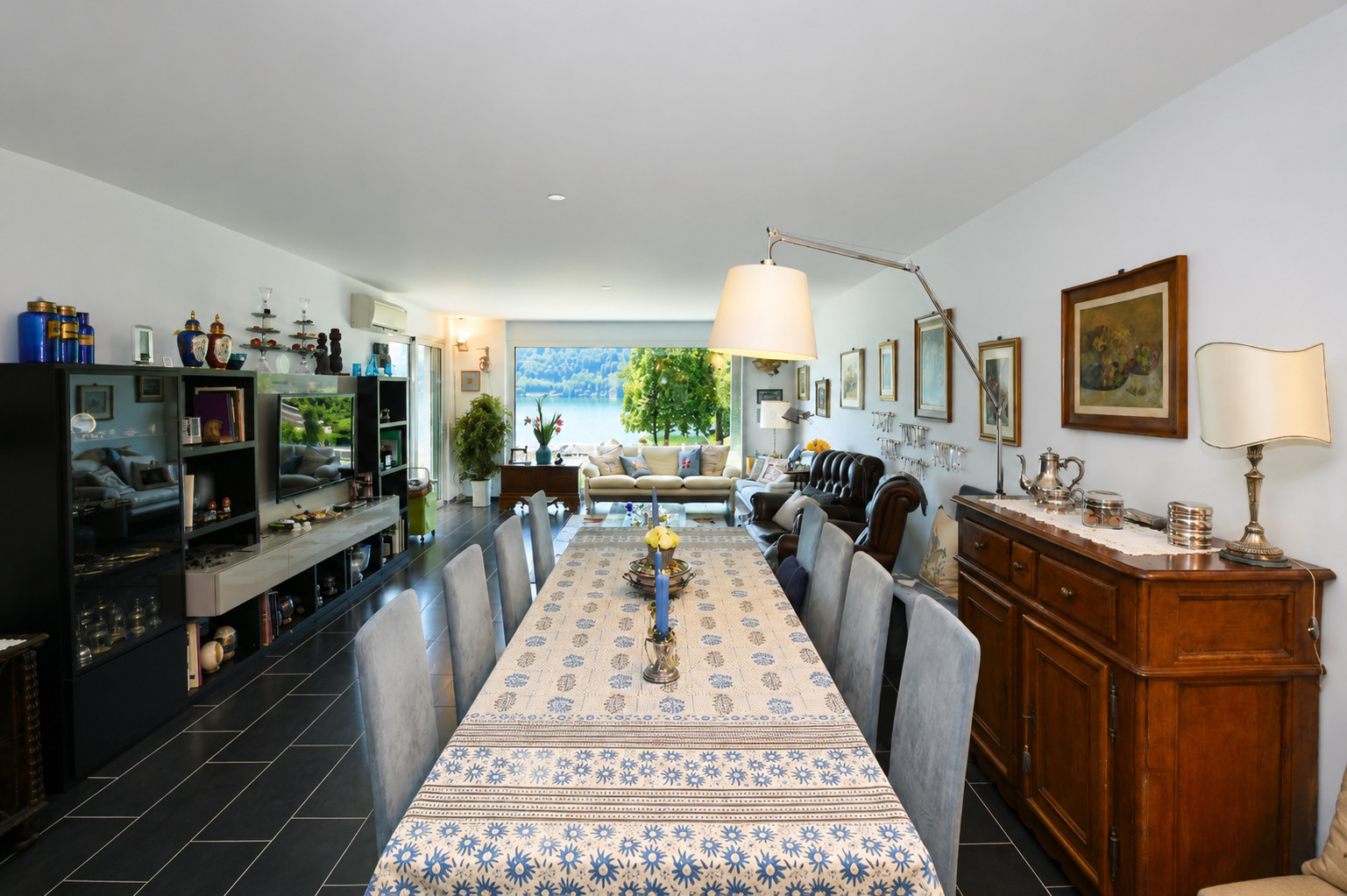 Interior view 4