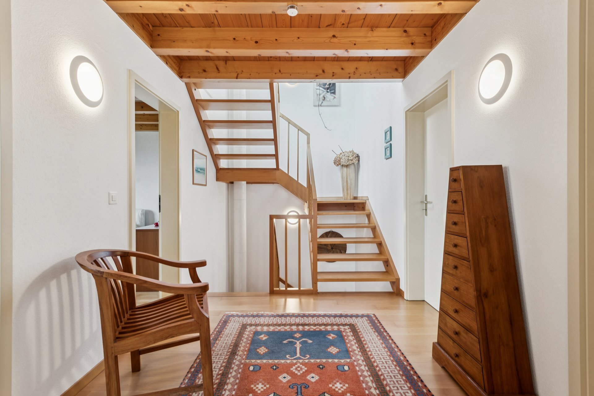 Hall de distribution des chambres et cage d'escaliers