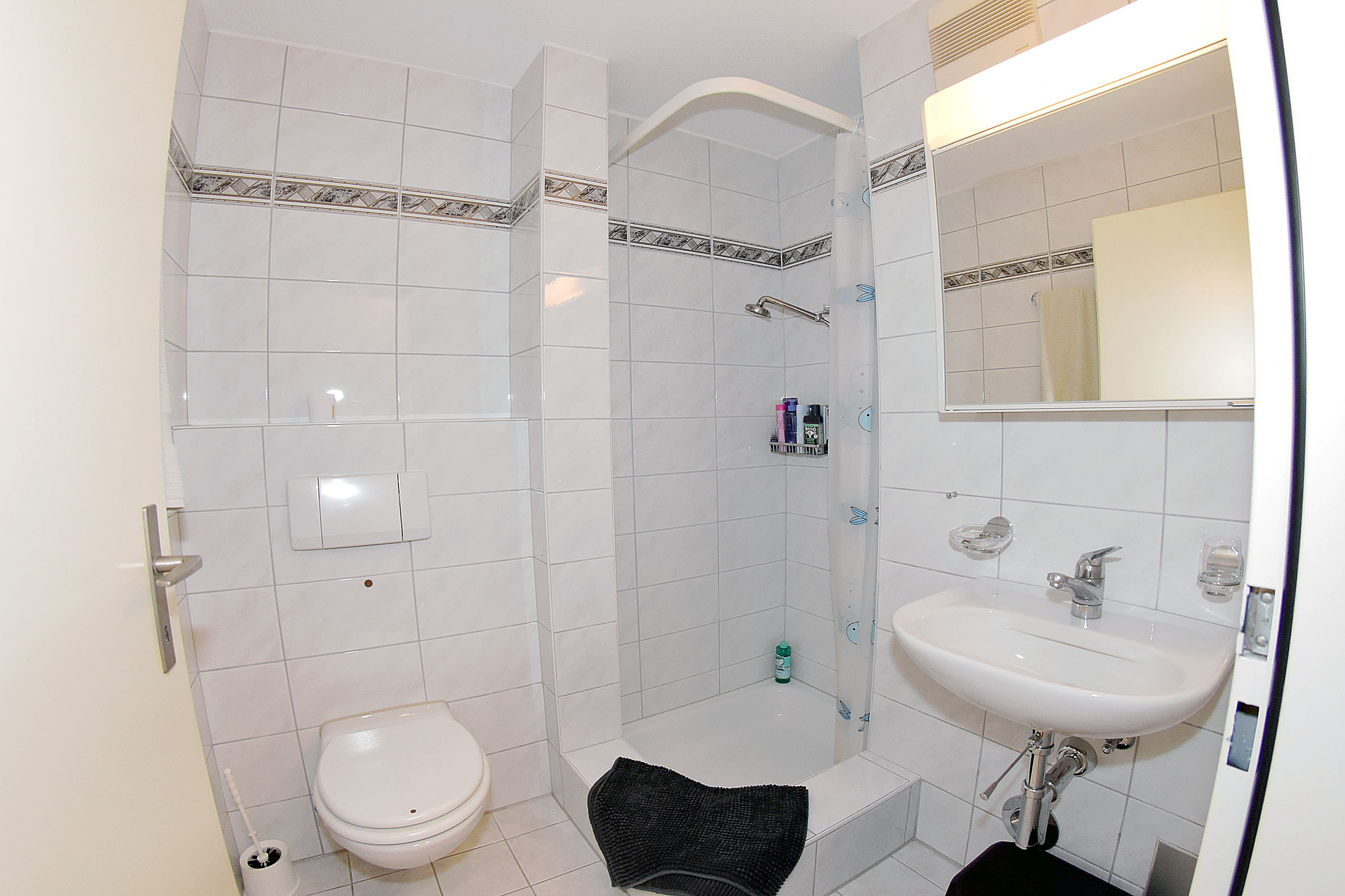 Gäste-WC mit Dusche