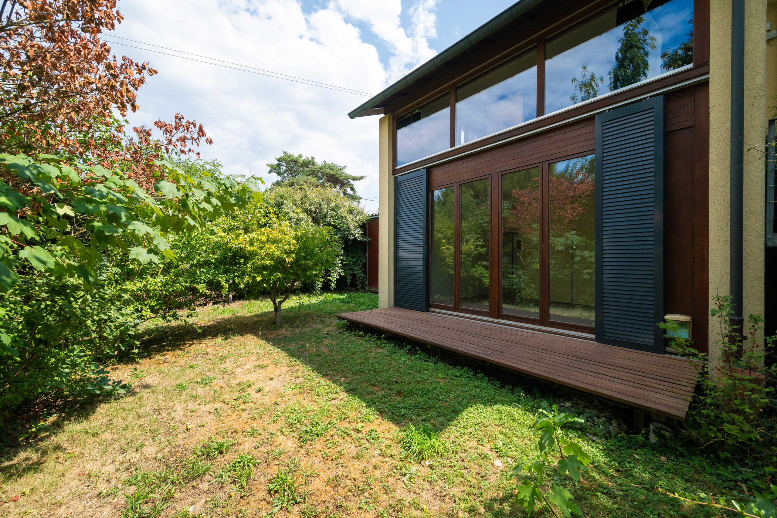 Exterior view 5