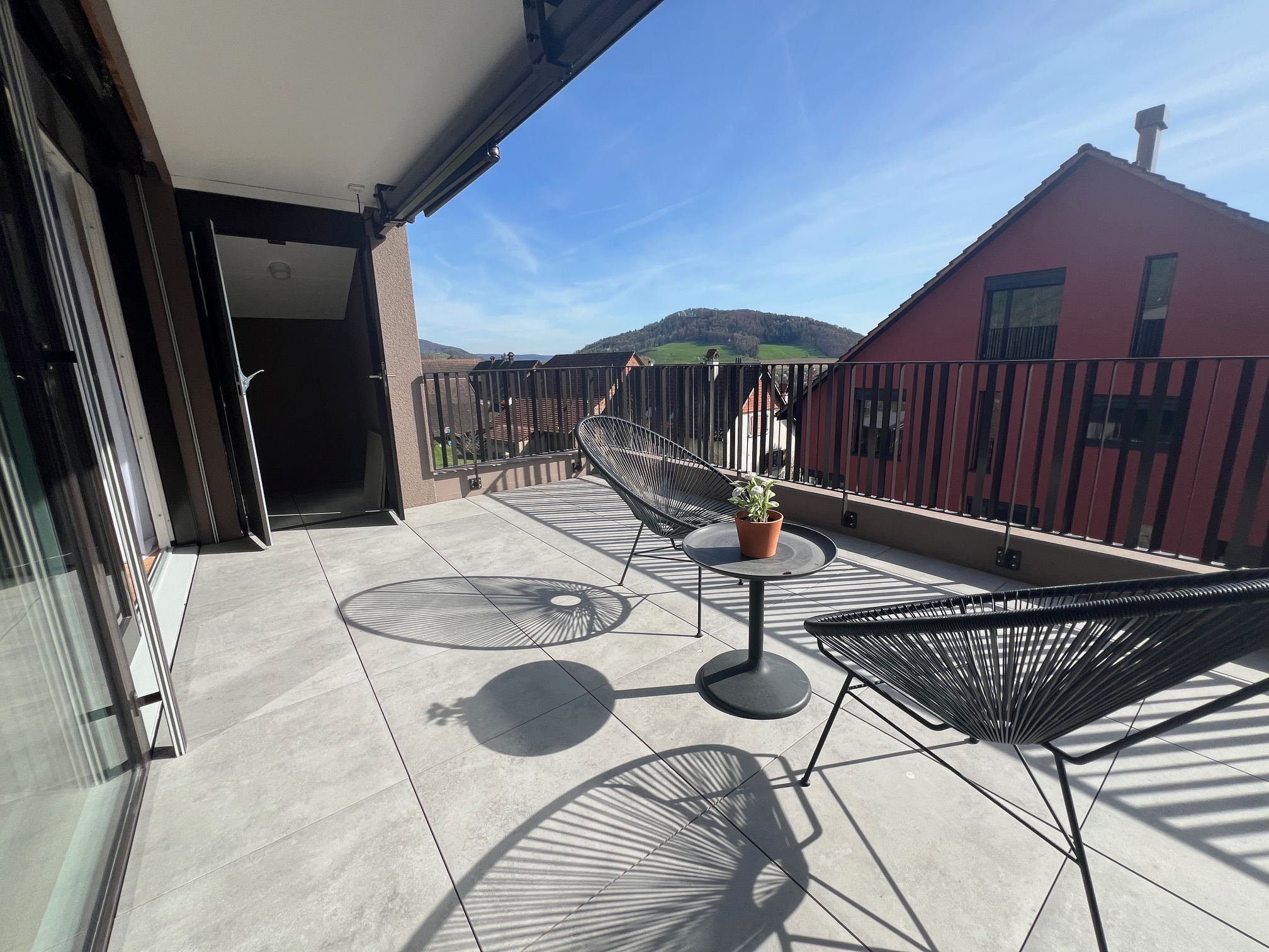 Der grosse Balkon mit toller Weitsicht
