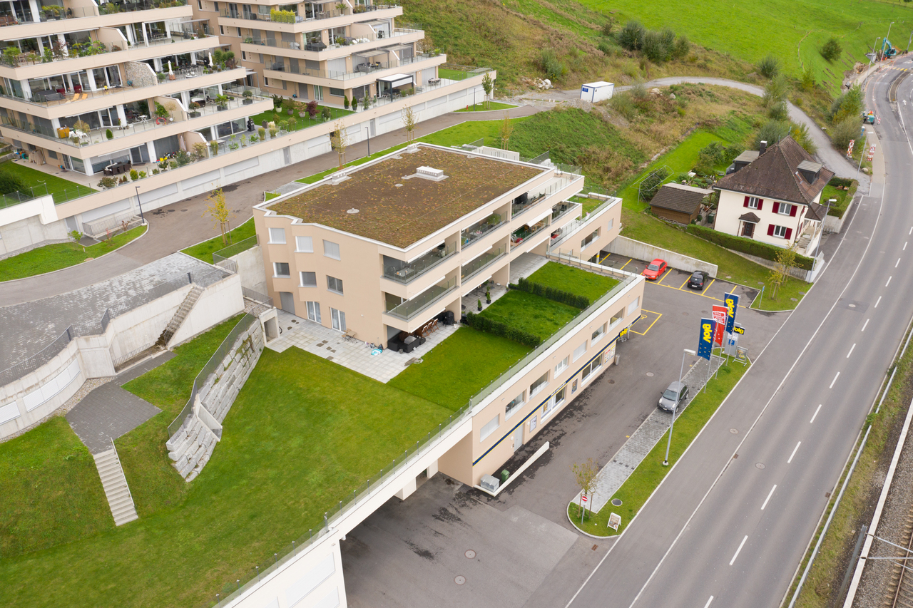 Bushaltestelle unmittelbar vor der Türe Bushaltestelle unmittelbar vor der Türe