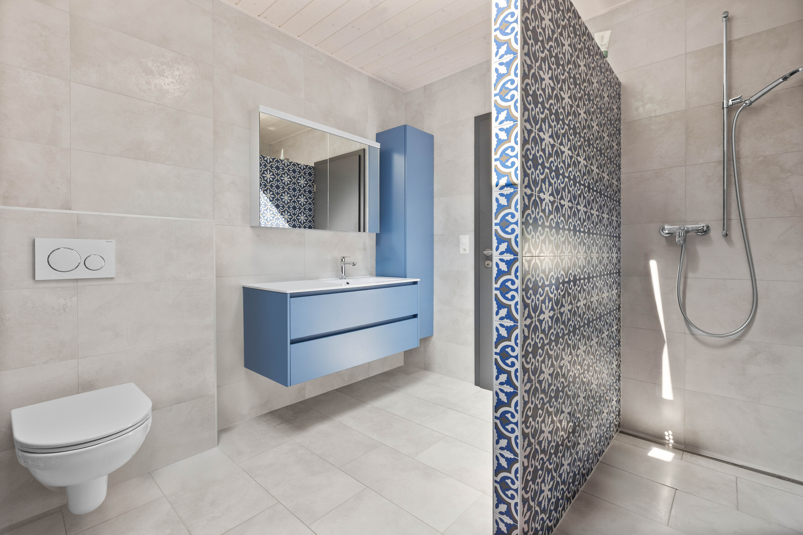 Salle de bain 1  - Non contractuel