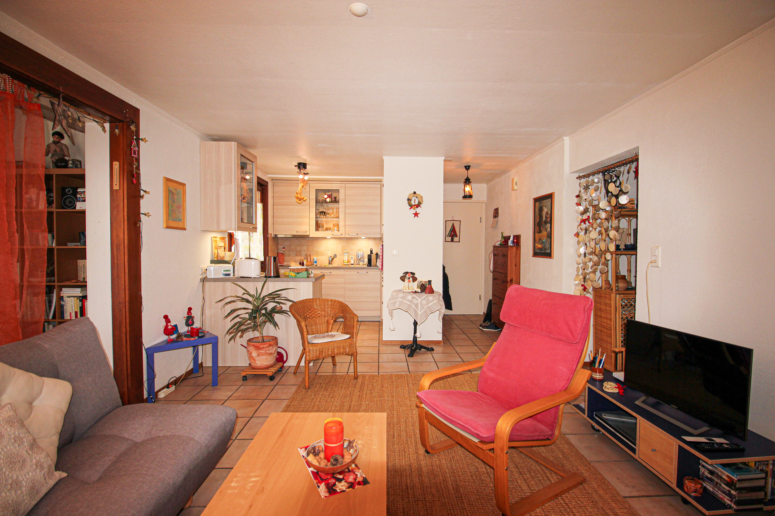 Salon, cuisine et entrée