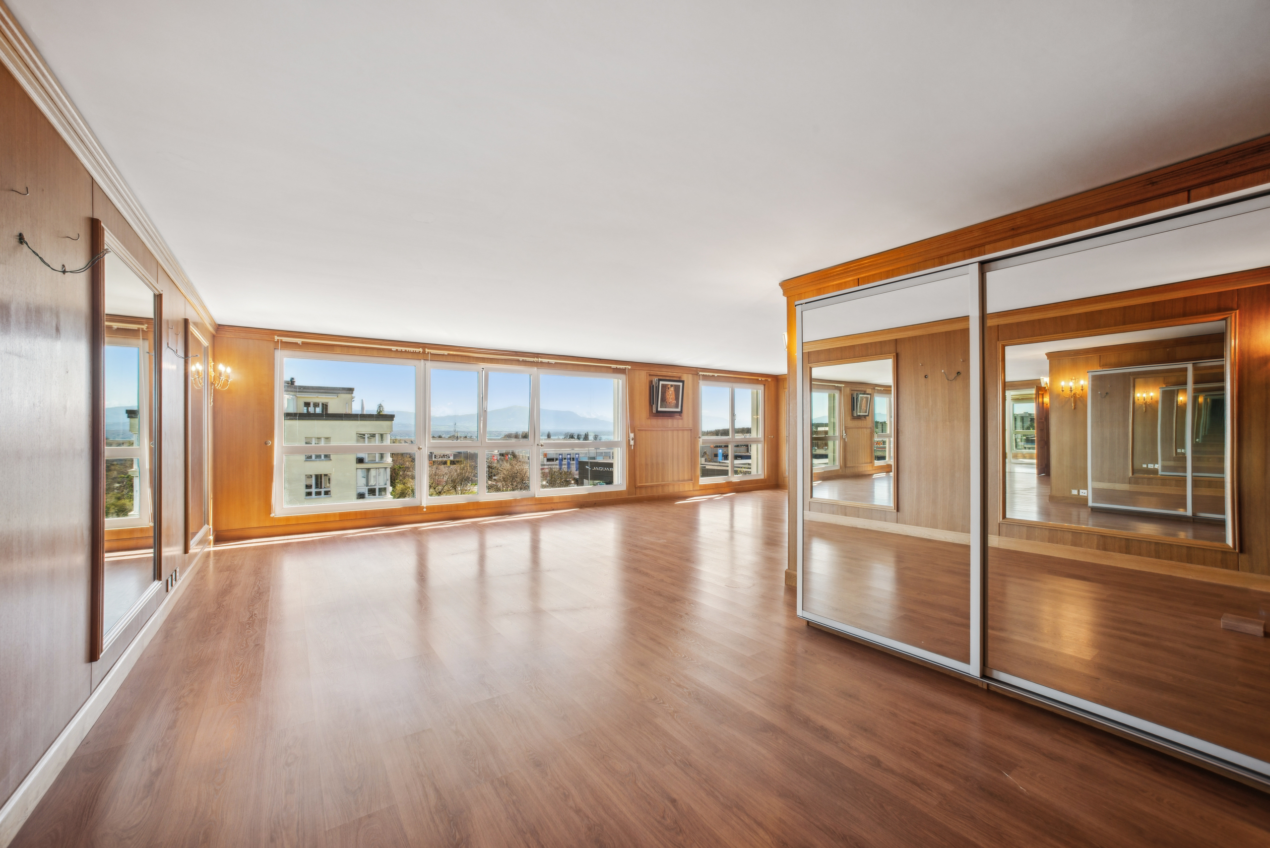 Interior view 4