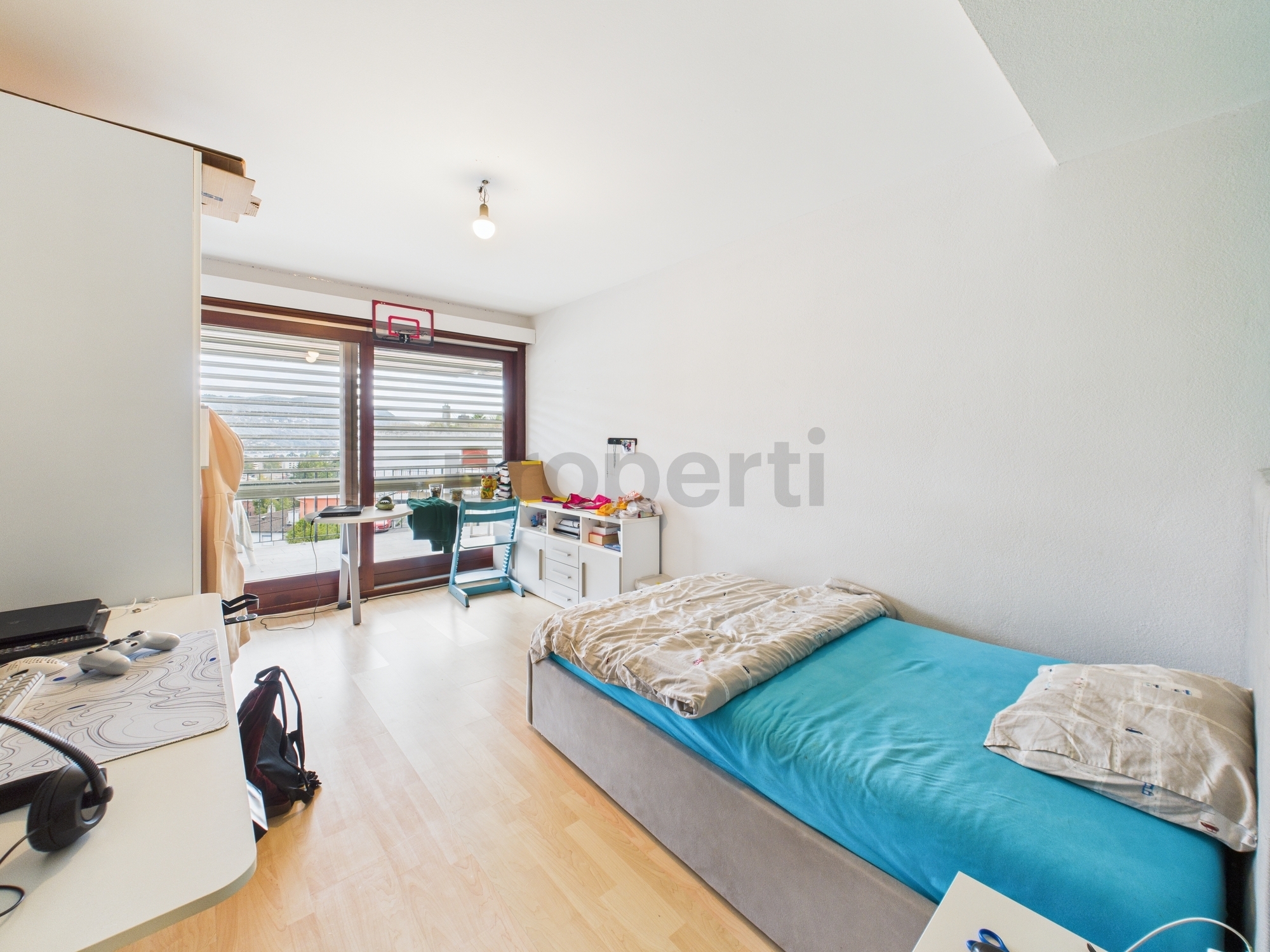 Photo 10