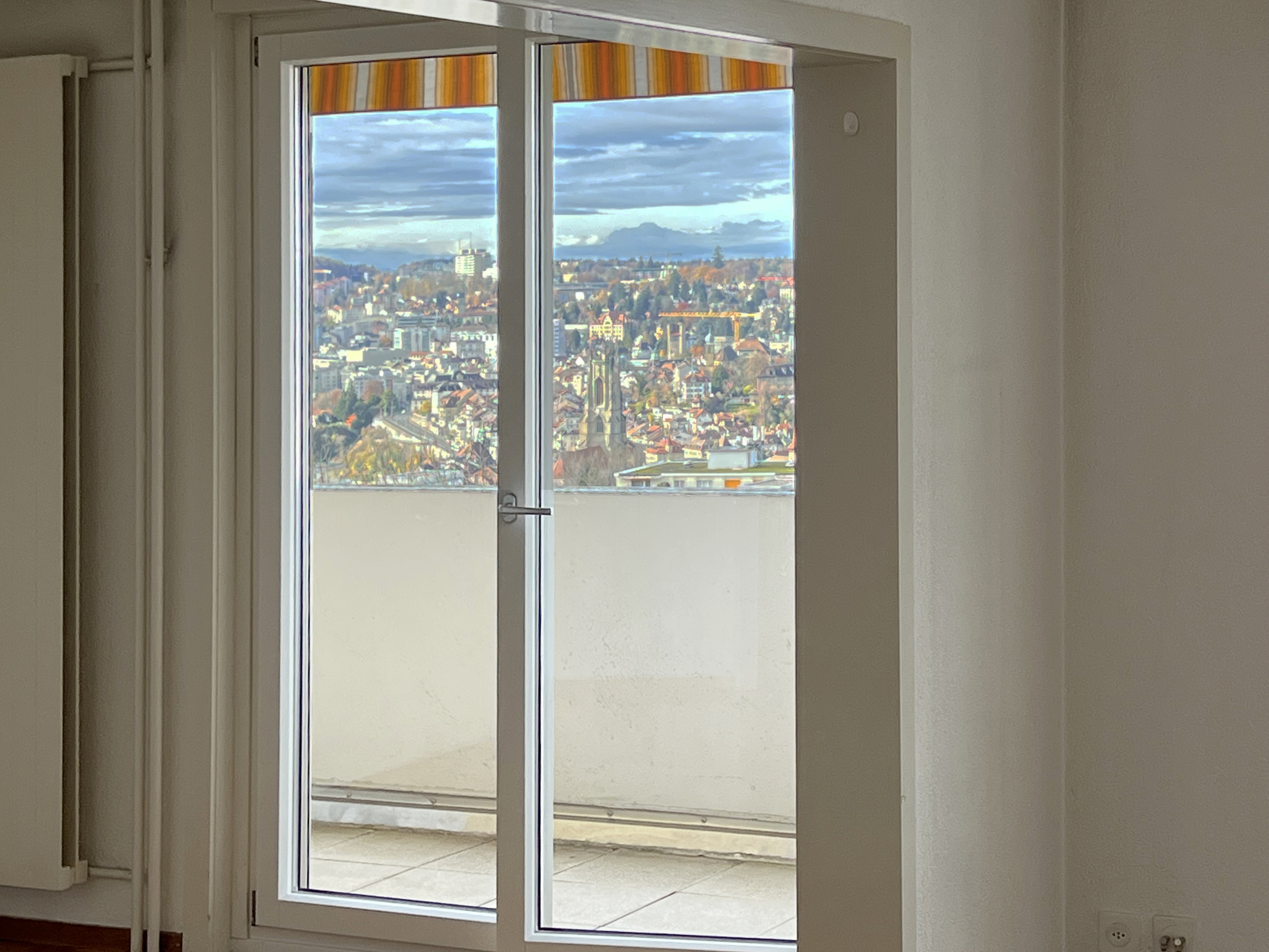 Vue depuis salle à manger et séjour
