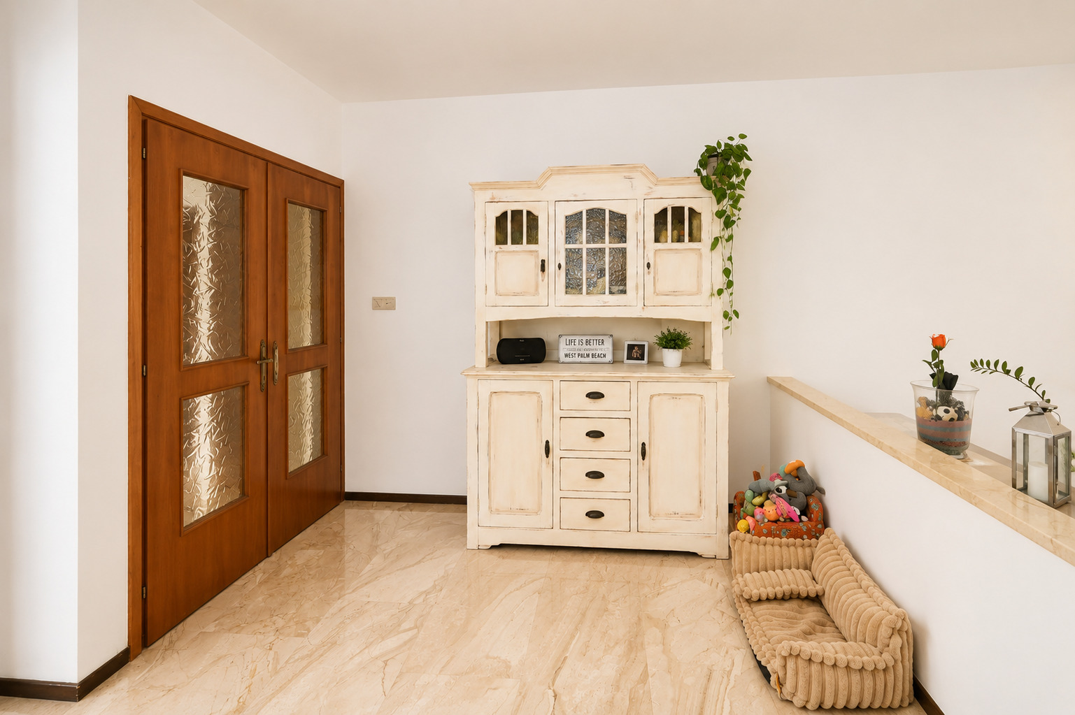 Interior view 4