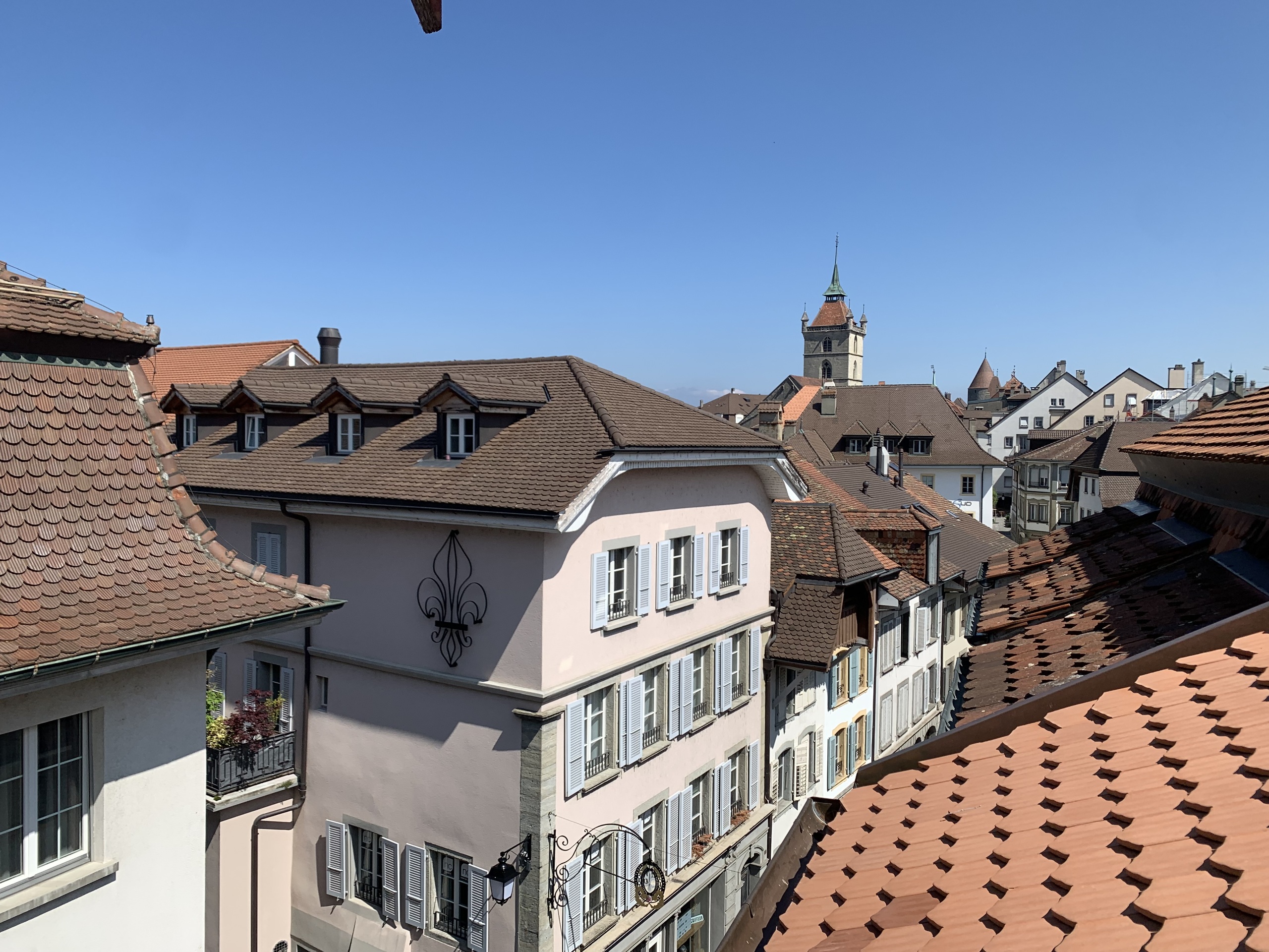 Lot 2 - Vue depuis mini-balcon coté séjour - combles