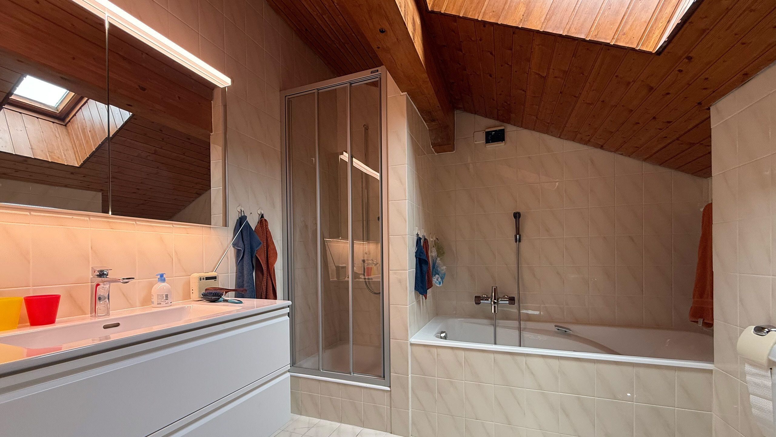 Bathroom with bath, shower and WC - 1st floor Bathroom with bath, shower and WC - 1st floor