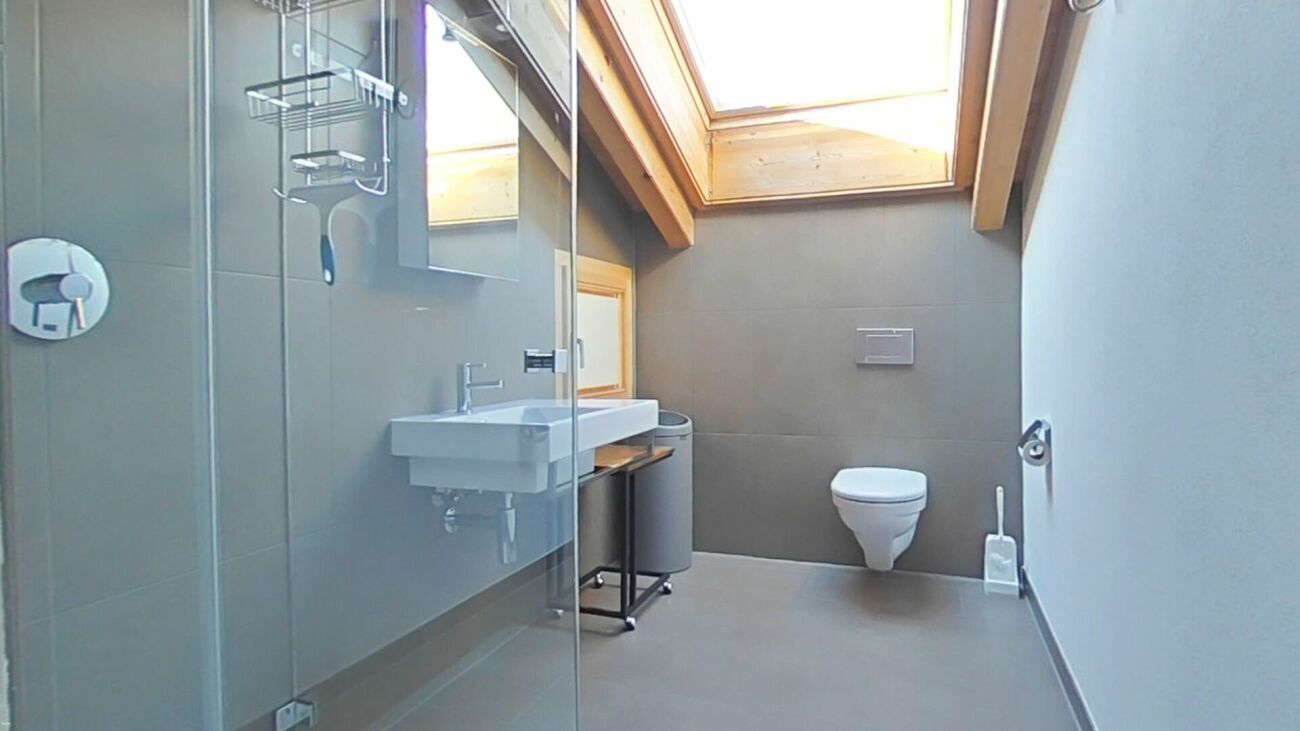 Gäste WC mit Dusche im OG