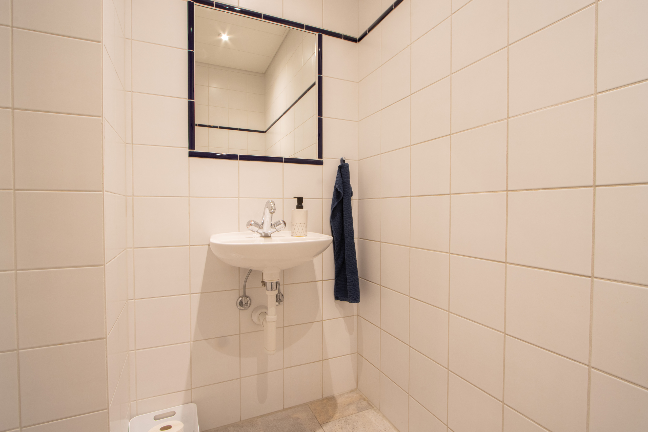 B40 Bad mit Dusche und WC