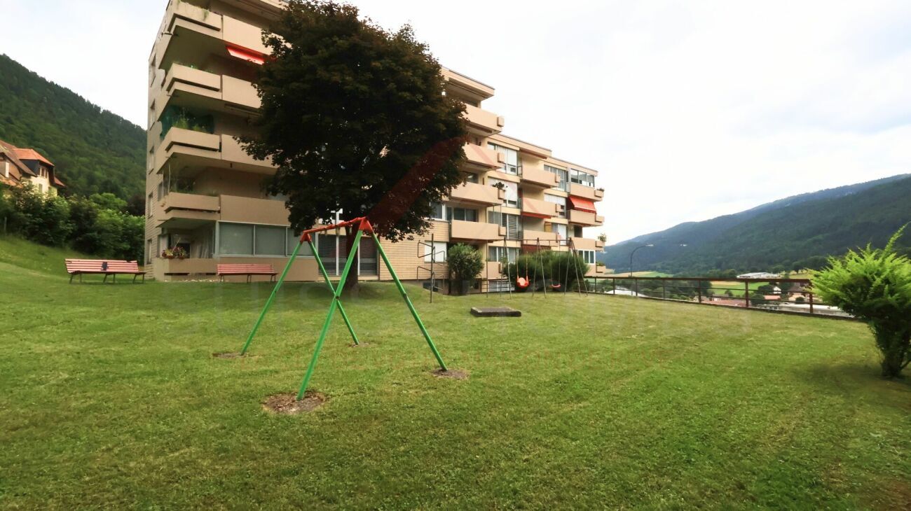 Spielplatz / Aussenfläche ? Aire de jeux / espace extérieur