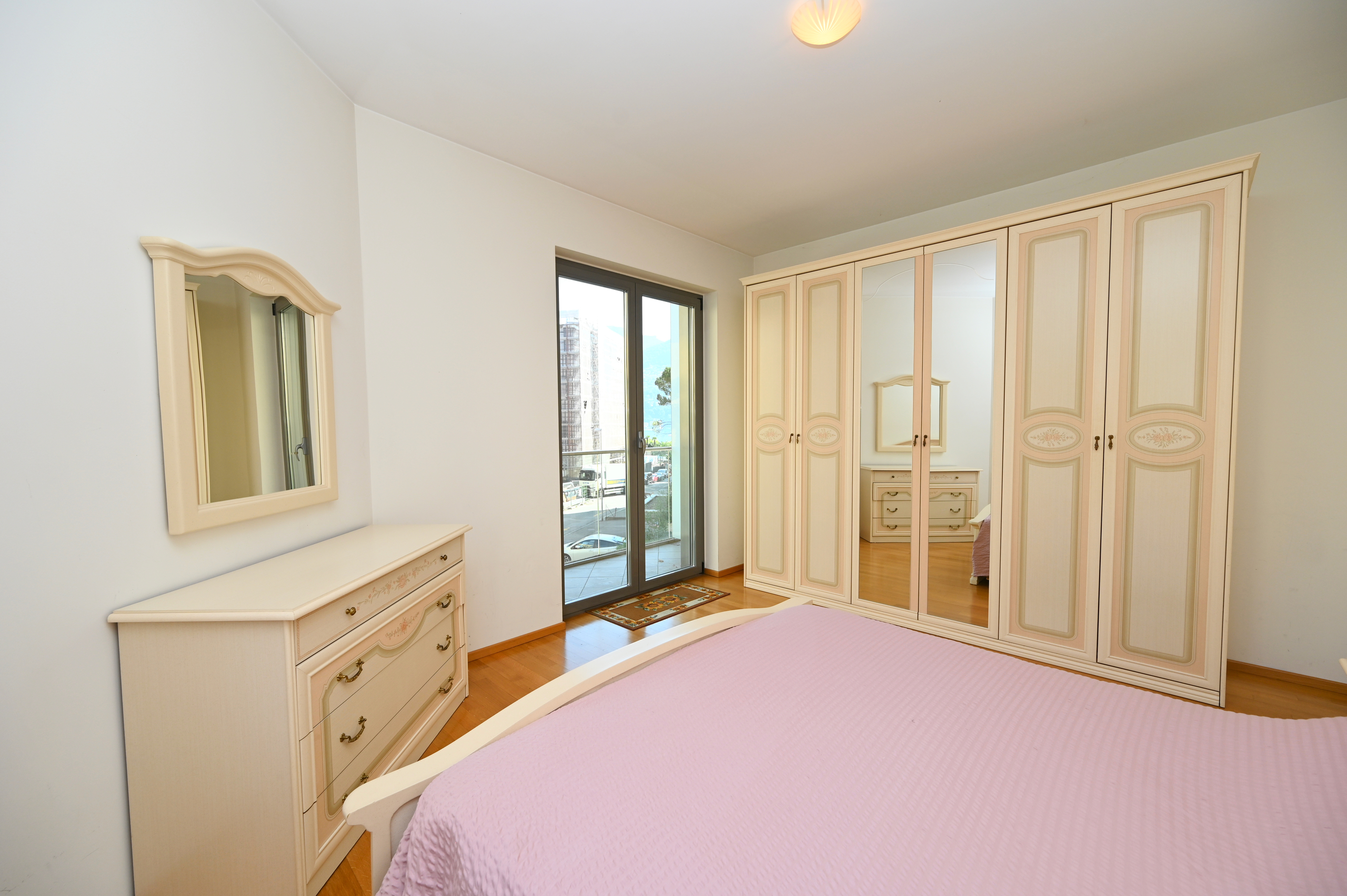 Interior view 6