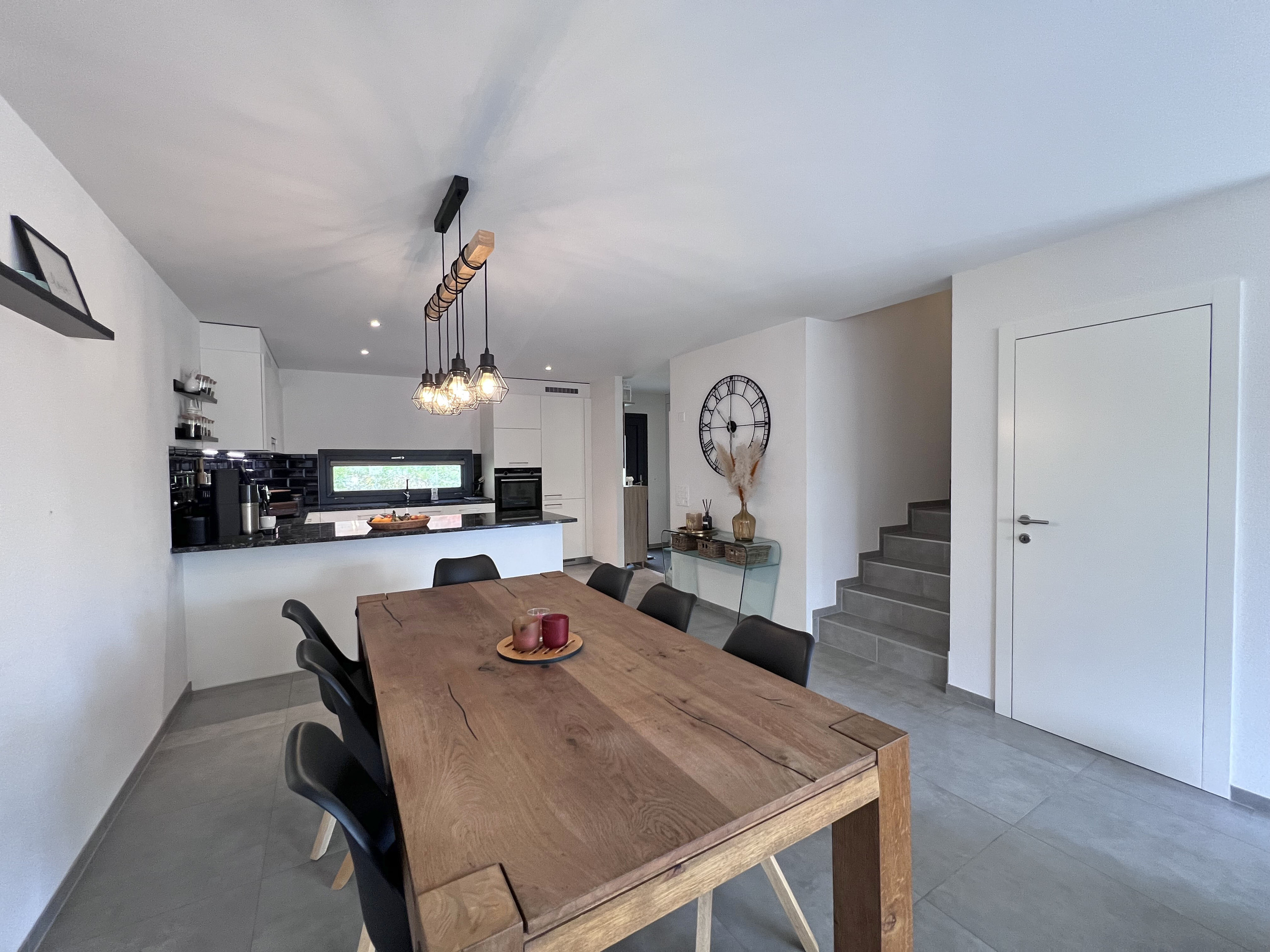 Salle à manger et cuisine