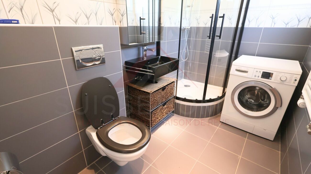 Badezimmer mit Dusche ? Salle de bains avec douche