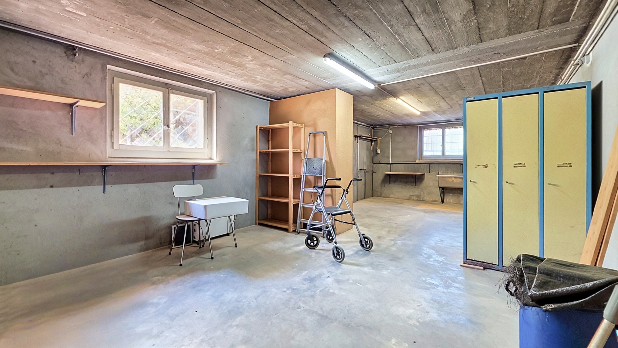 Garage / atelier - sous-sol Garage / atelier - sous-sol
