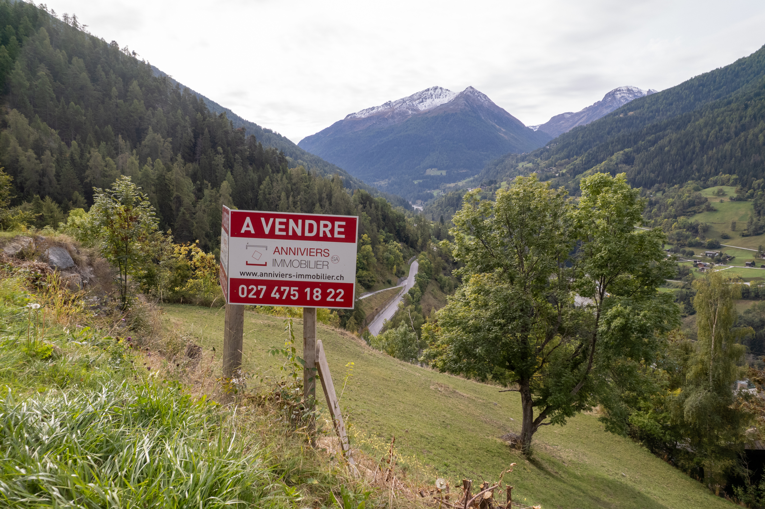 Vue sur le fond de vallée  Vue sur le fond de vallée