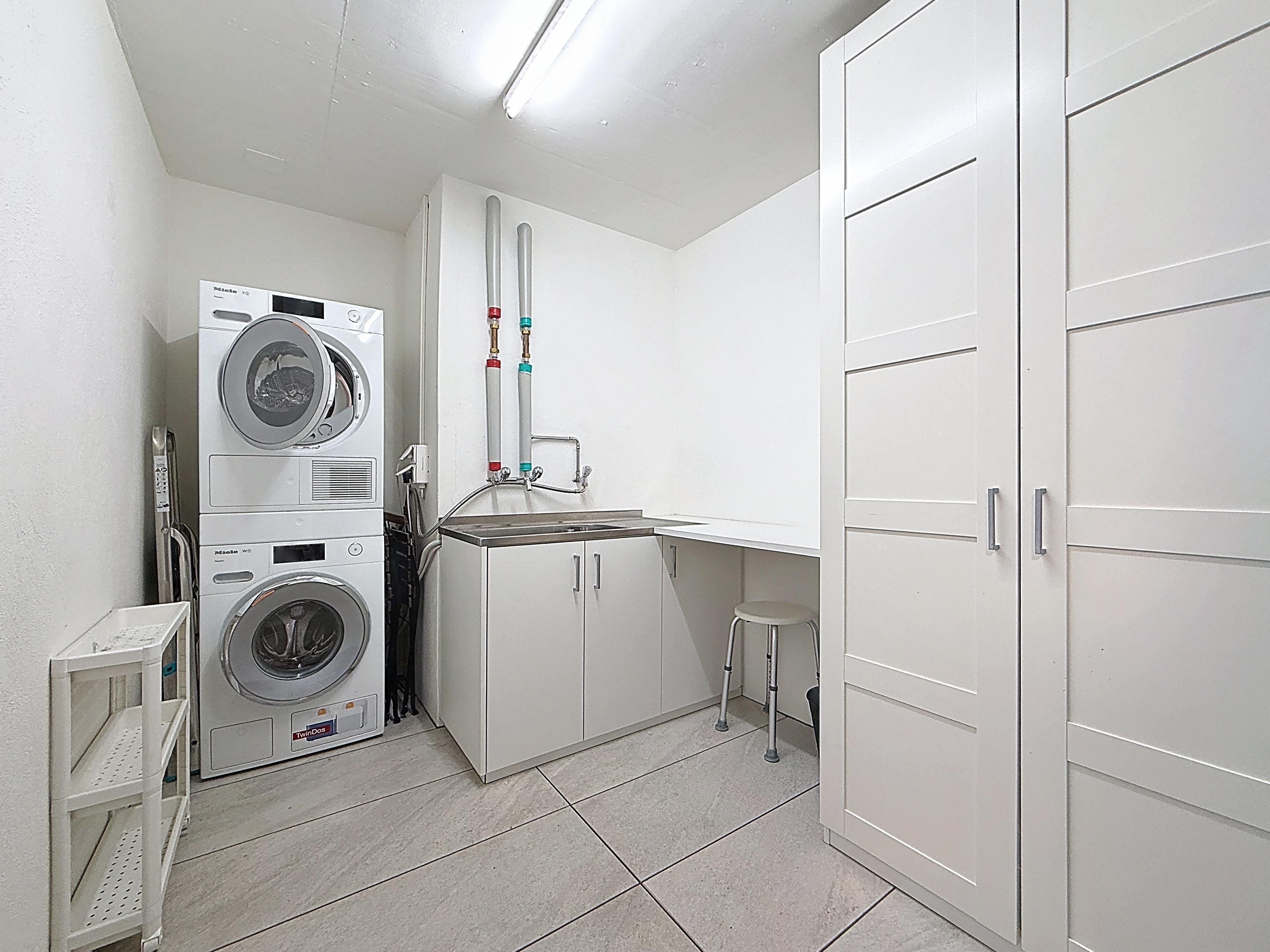 REZ : Buanderie privée et équipée 