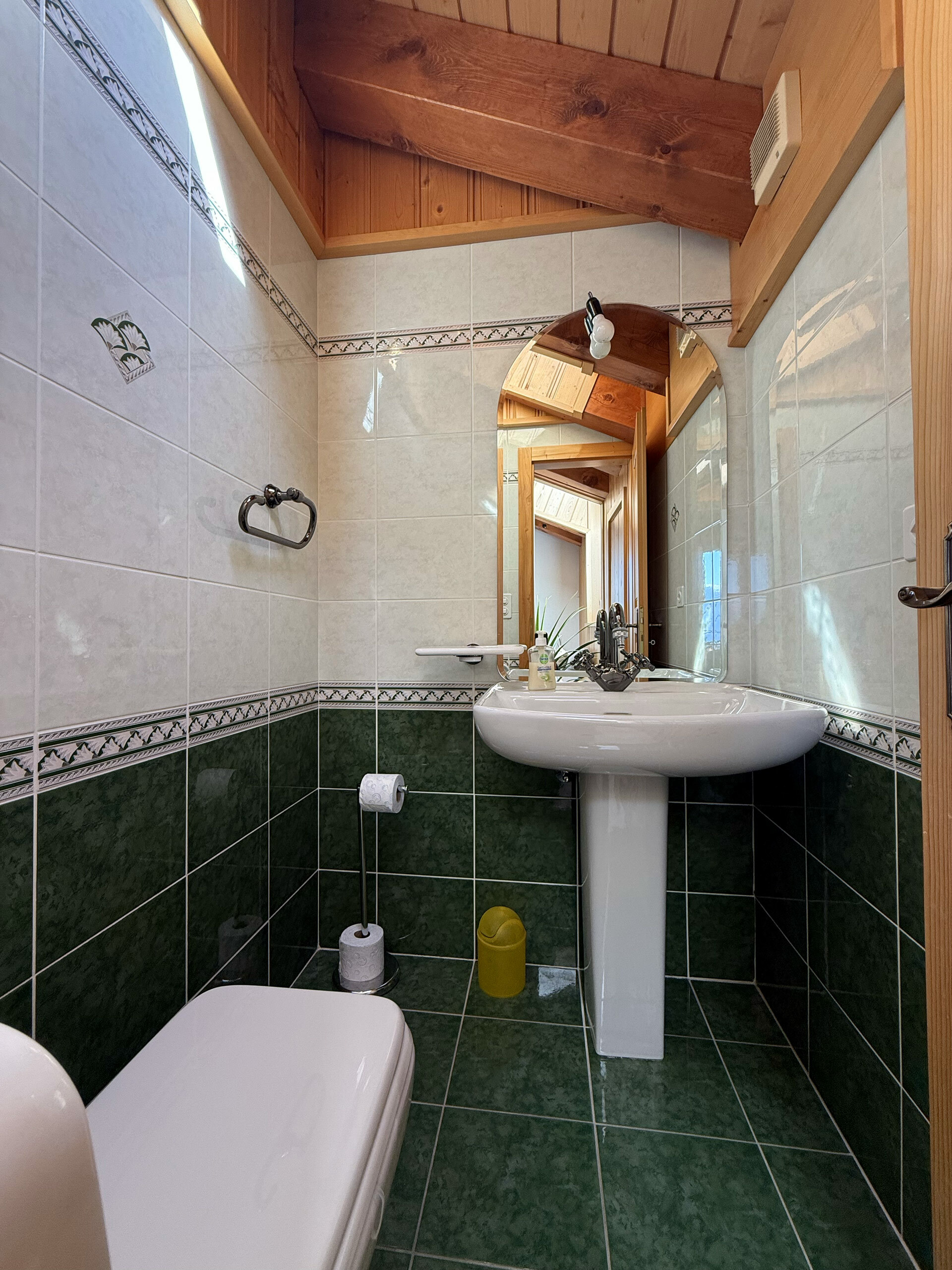 Guest WC with washbasin Guest WC with washbasin