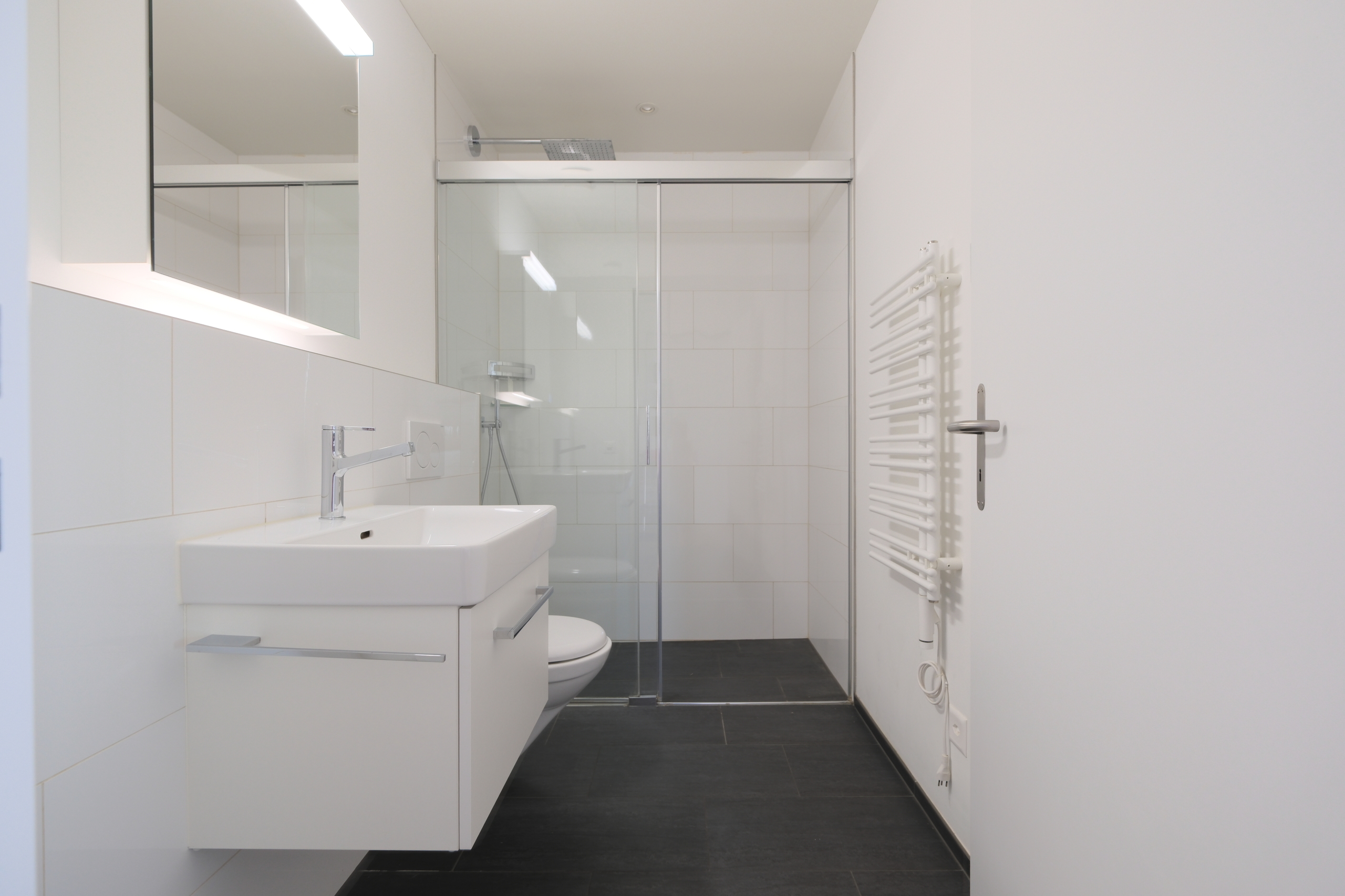 Badezimmer mit Dusche Badezimmer mit Dusche