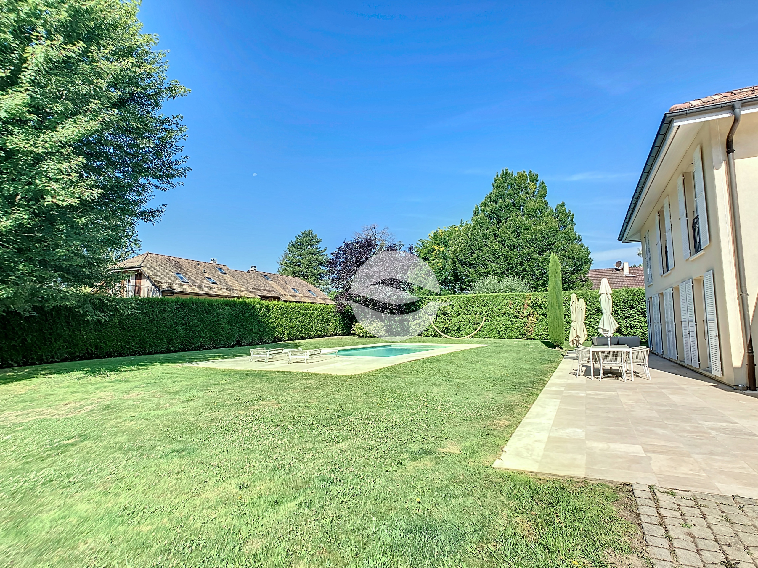 Extérieurs : Terrasse, jardin et piscine Extérieurs : Terrasse, jardin et piscine