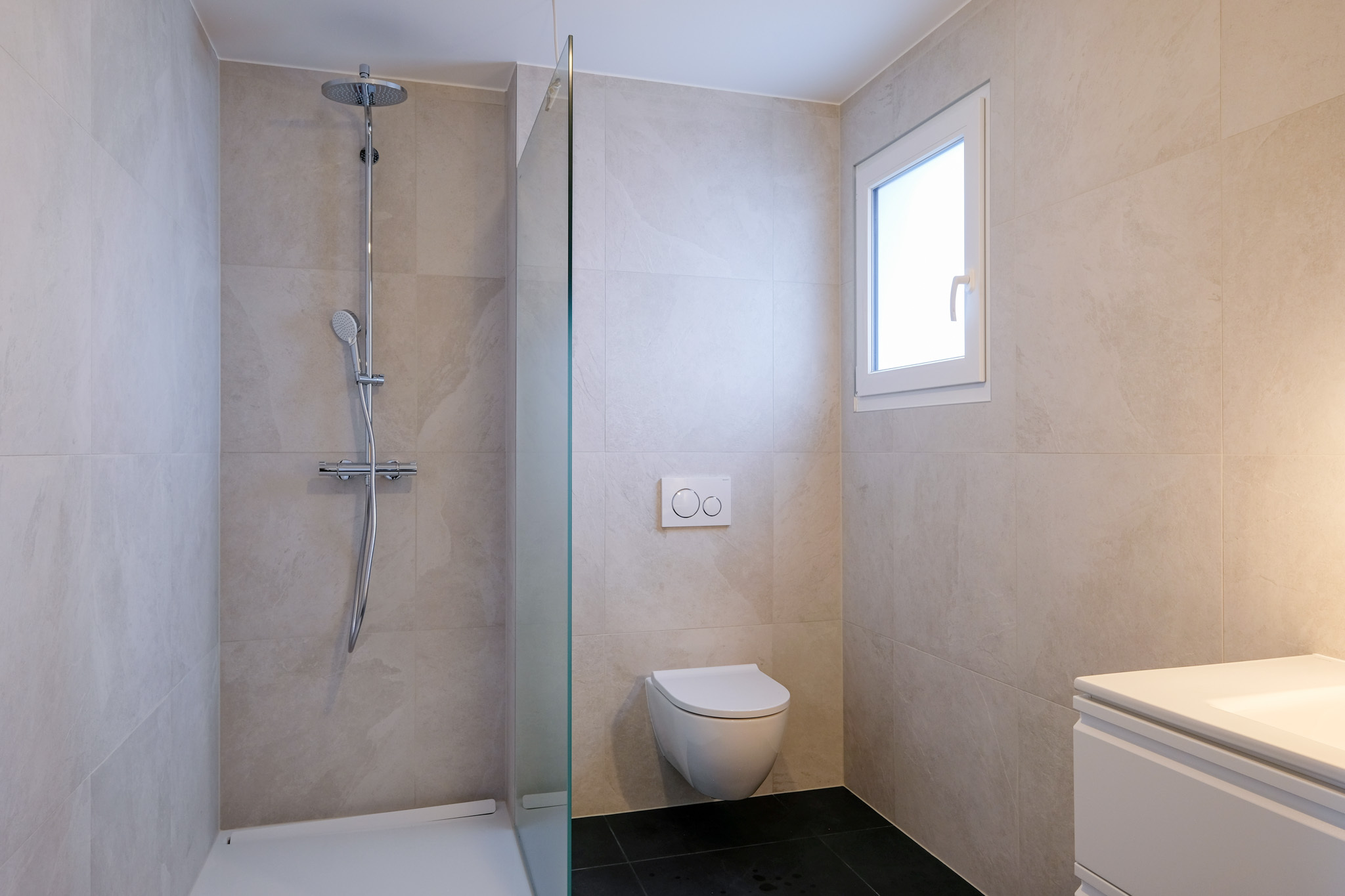 Villas construites aux Cullayes : une salle de douche.