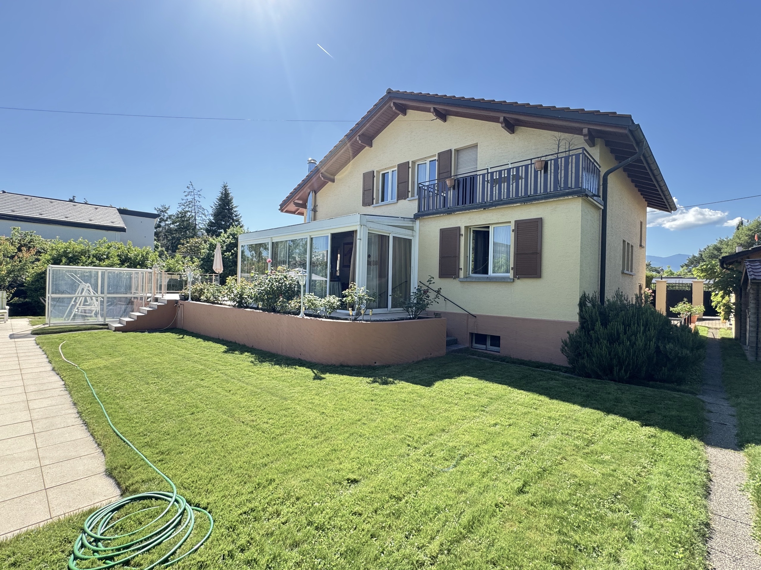 Exterior view 3