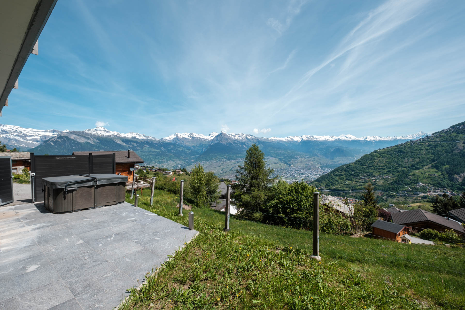 Exterior view 3