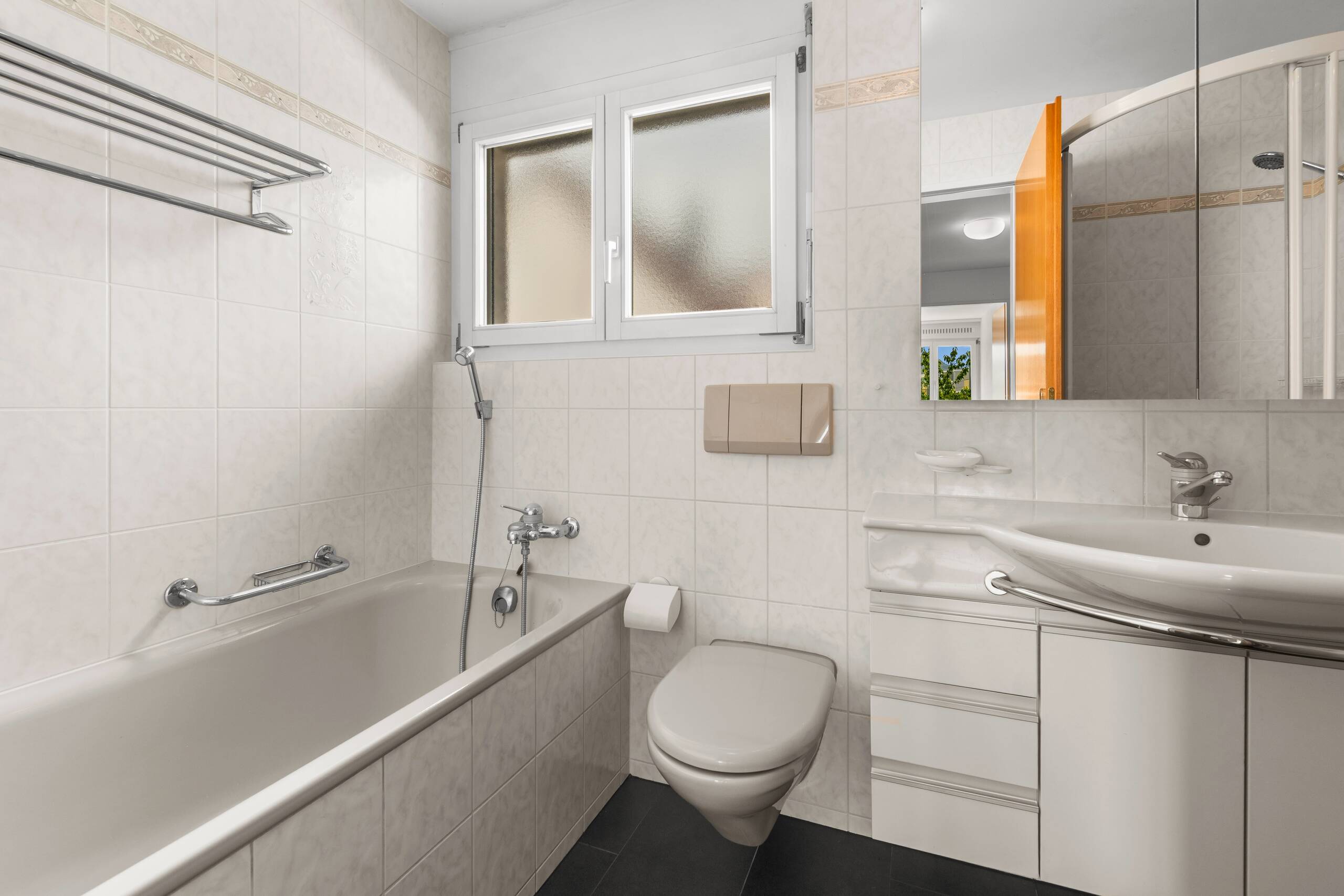 Interior view 4