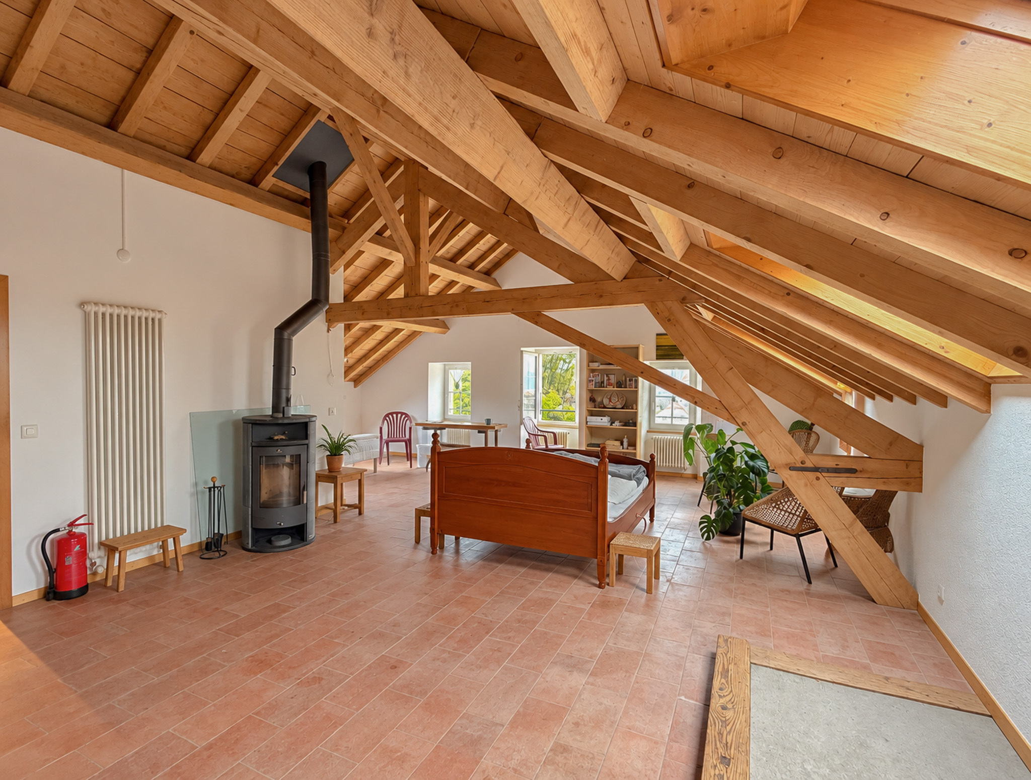 Combles - grand espace ouvert de 80 m2 Combles - grand espace ouvert de 80 m2