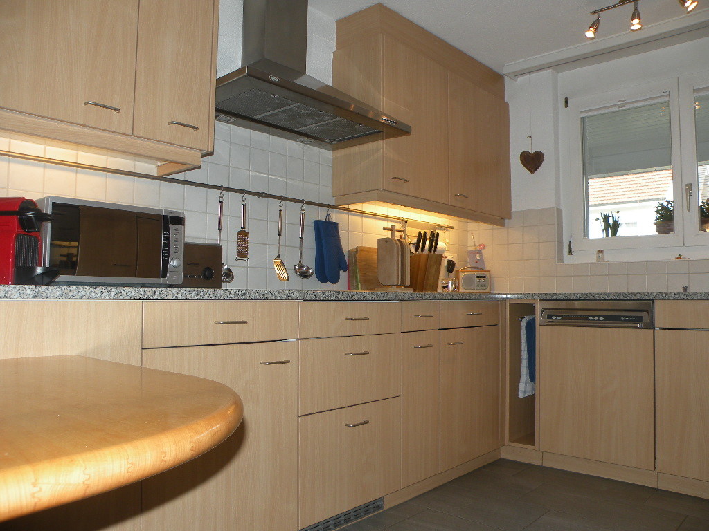 Komfortable Küche mit Sitzgelegenheit