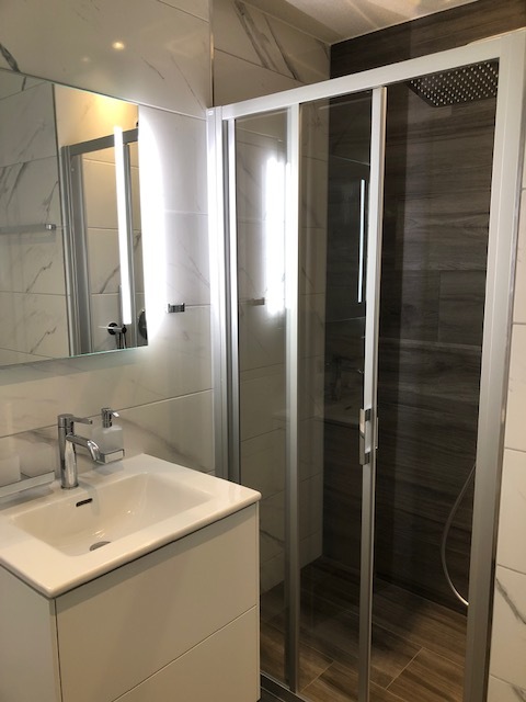 SALLE DE DOUCHE 3.5 PCS. SALLE DE DOUCHE 3.5 PCS.