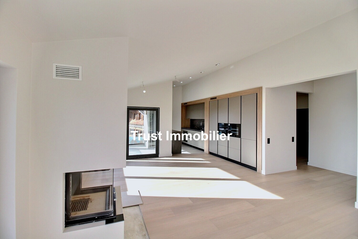 Interior view 2