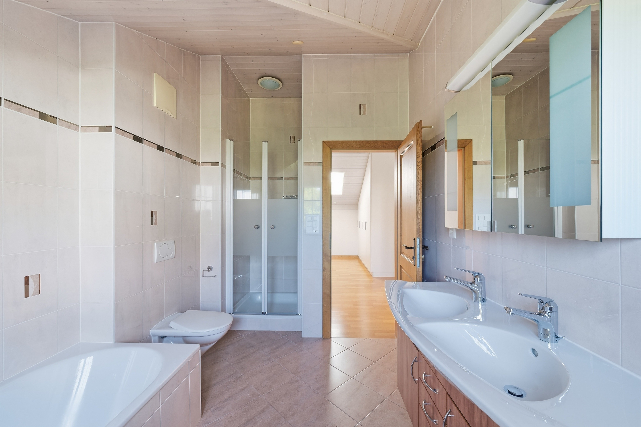 Interior view 11