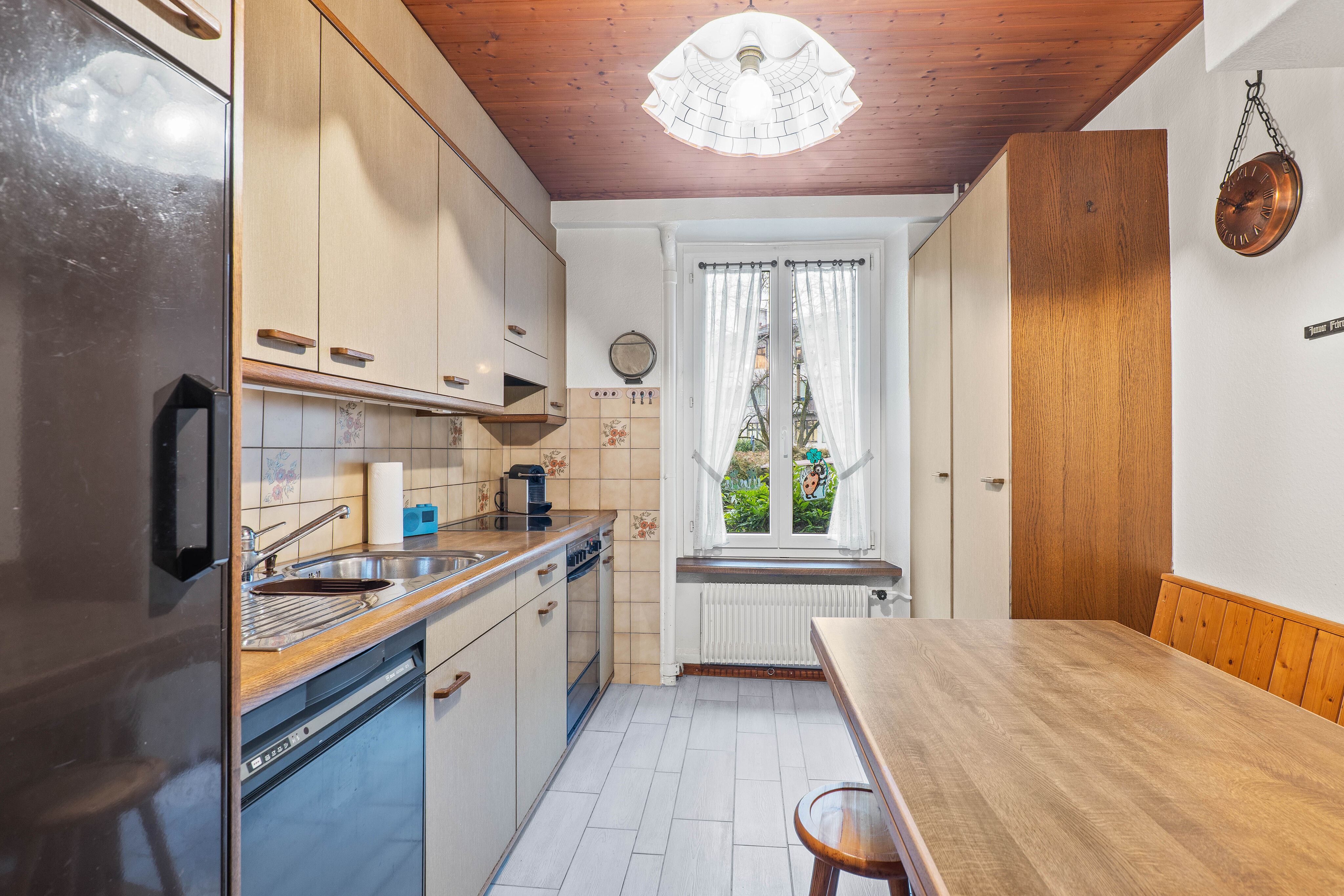 La cuisine de l’appartement du rez-de-chaussée a été rénovée dans les années 1980.