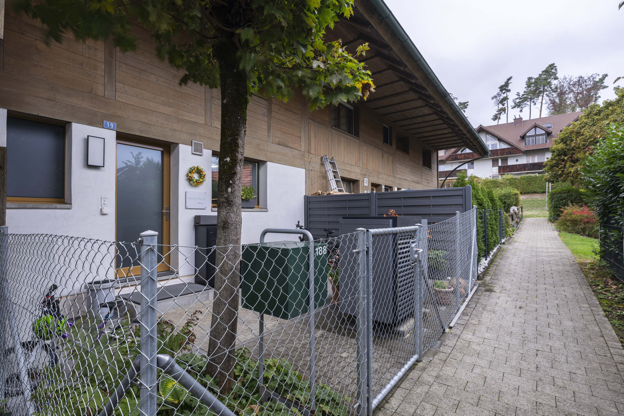 ZUGANG HAUS ZUGANG HAUS
