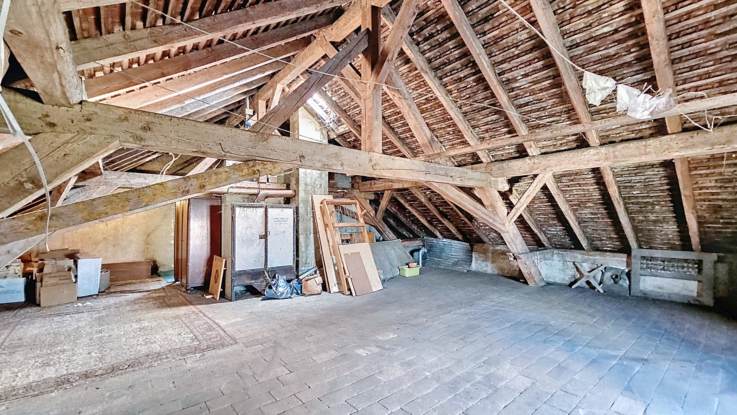 Combles / disponible