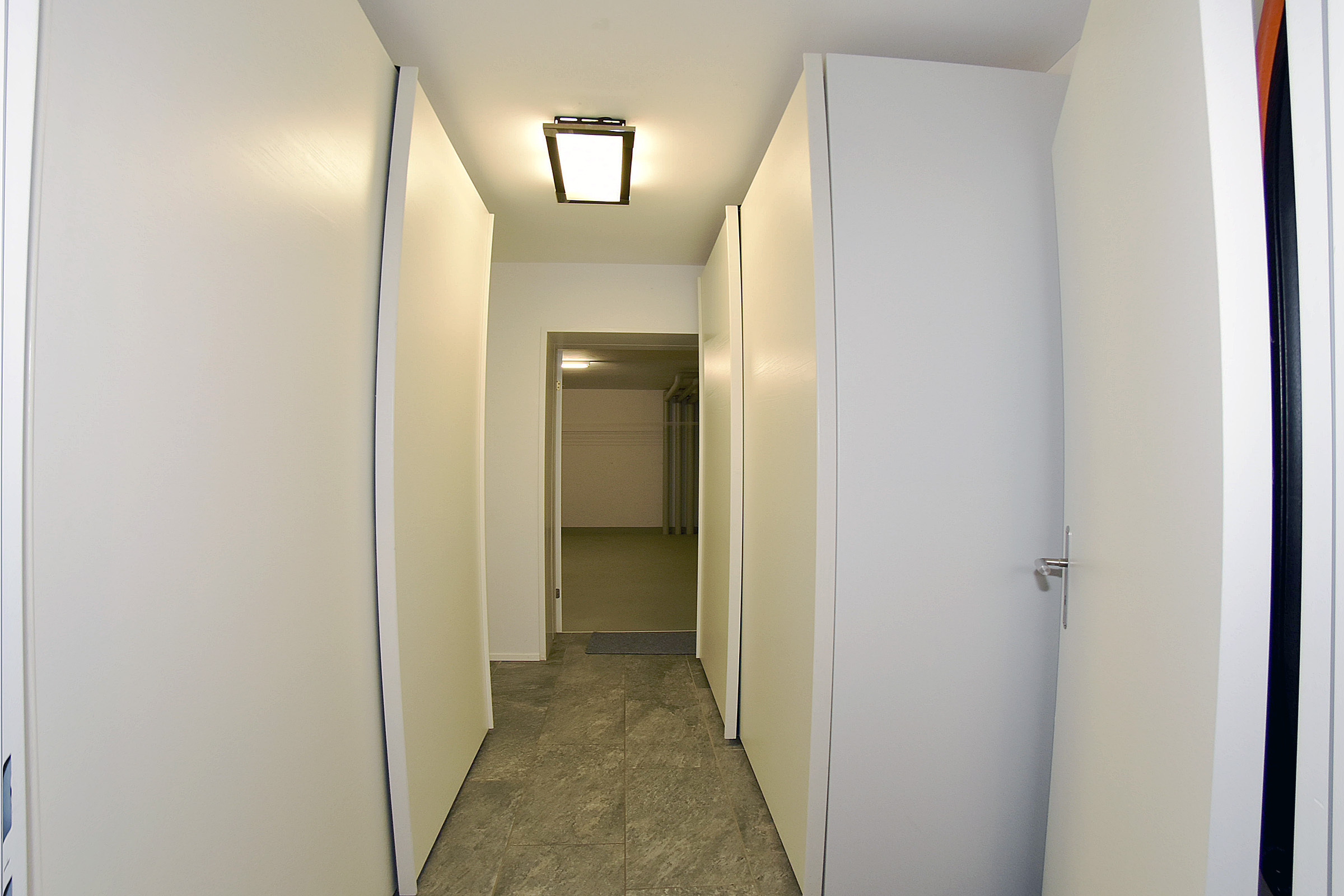 Vorraum/Durchgang zu Kellerräumen Vorraum/Durchgang zu Kellerräumen