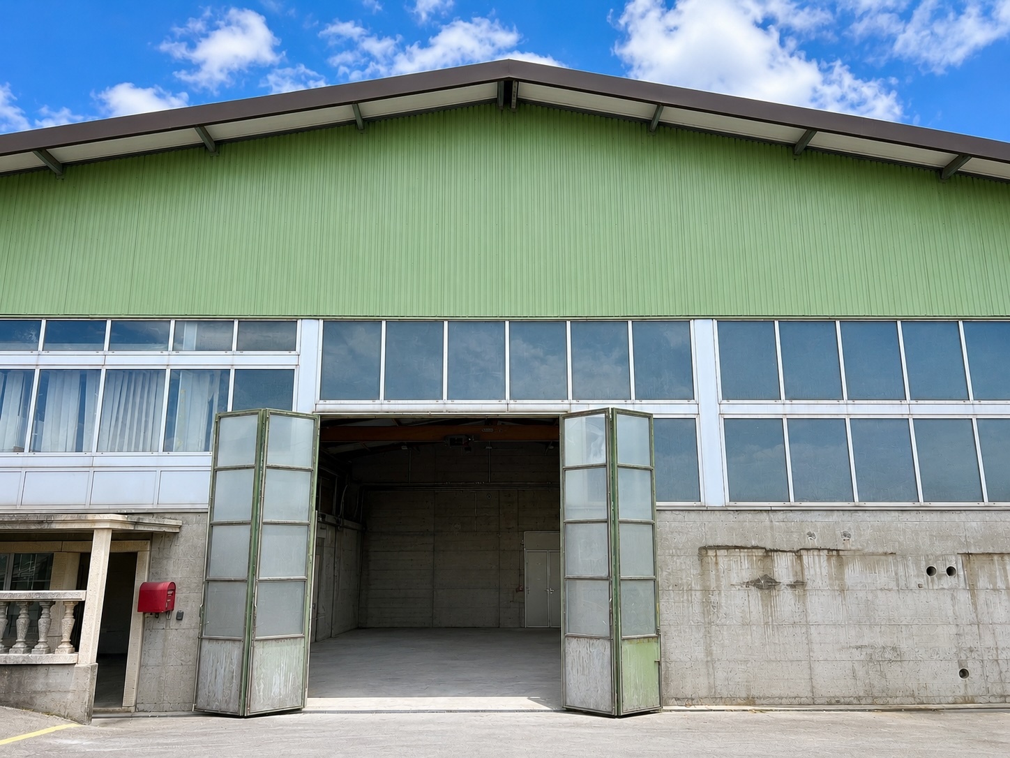 Exterior view 2