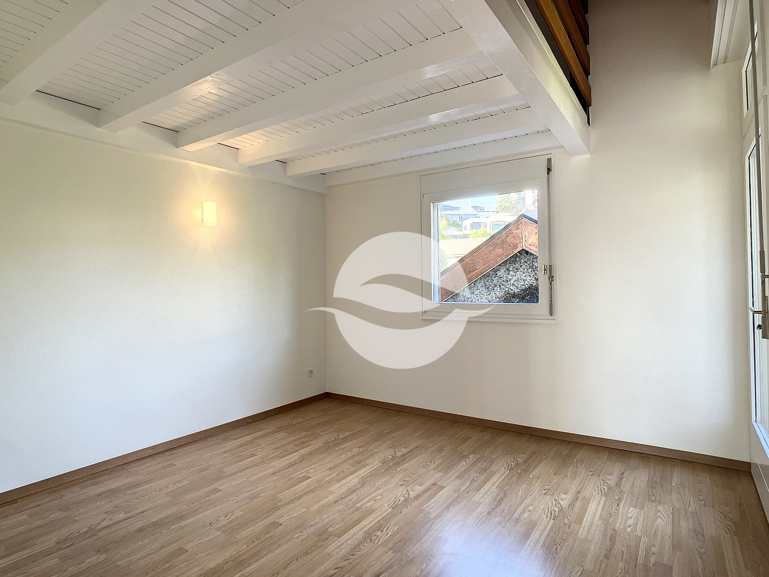 1er : Chambre 2 avec accès au balcon 1er : Chambre 2 avec accès au balcon