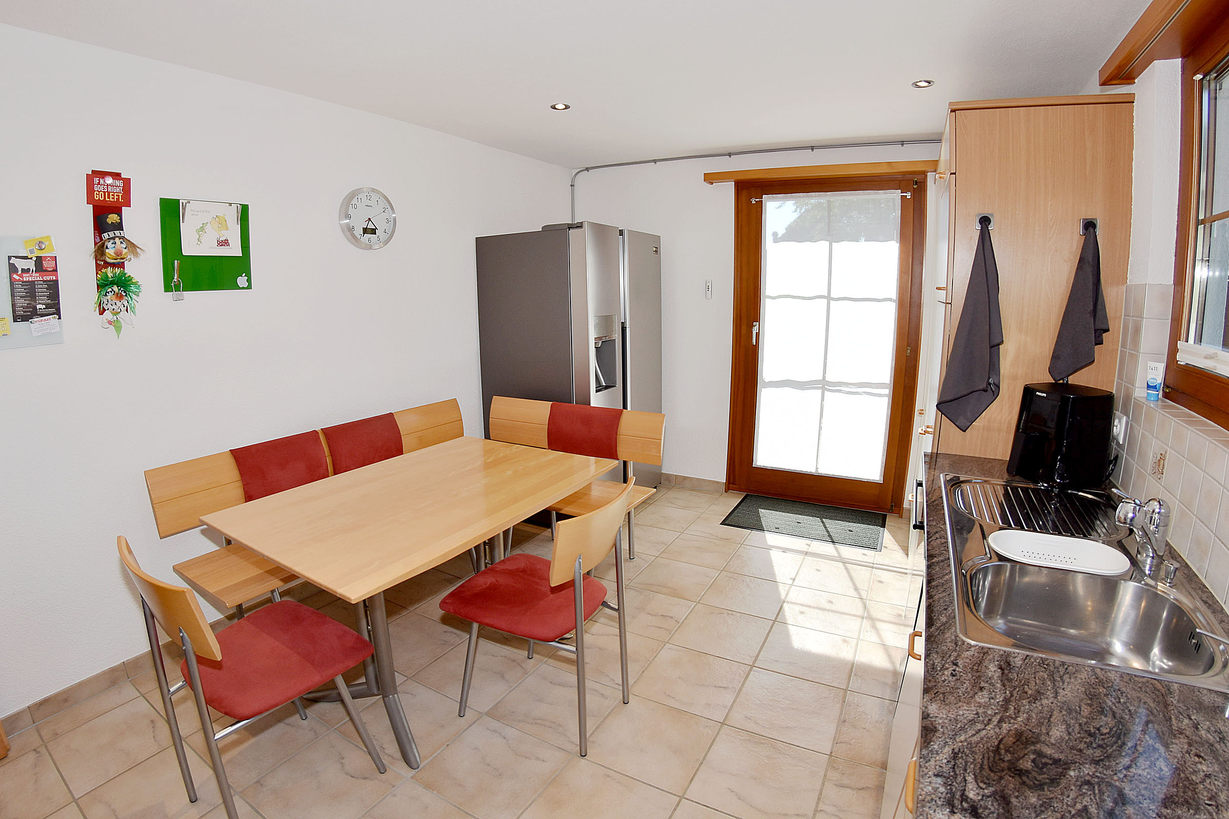 Mit Food-Center und Zugang zum Gartensitzplatz Mit Food-Center und Zugang zum Gartensitzplatz