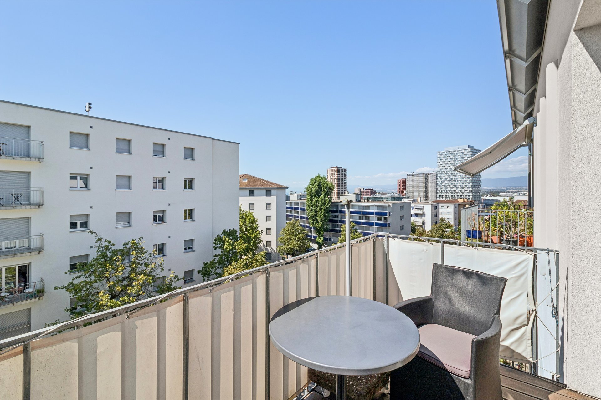 Vue depuis le balcon côté Sud