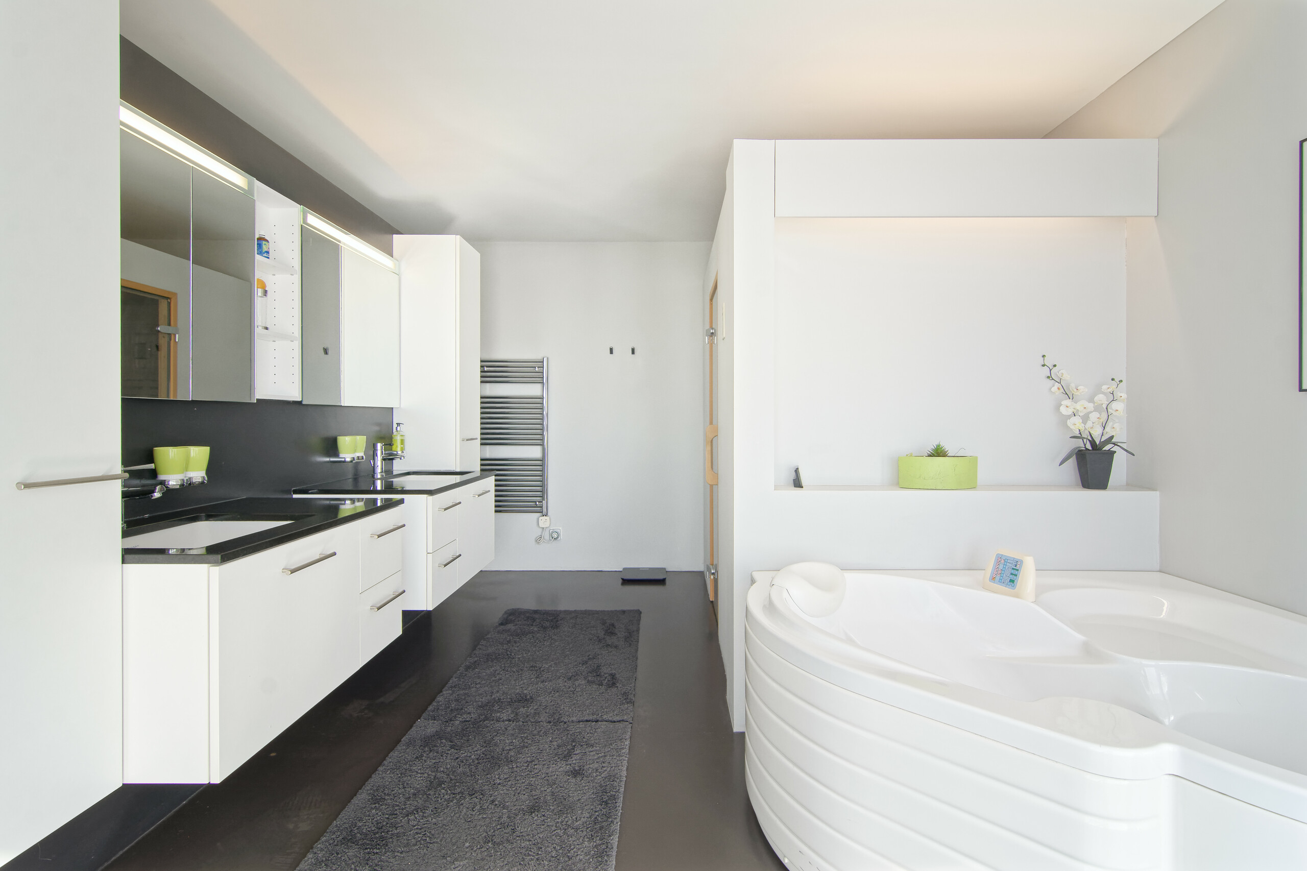 Badezimmer mit Badewanne Badezimmer mit Badewanne