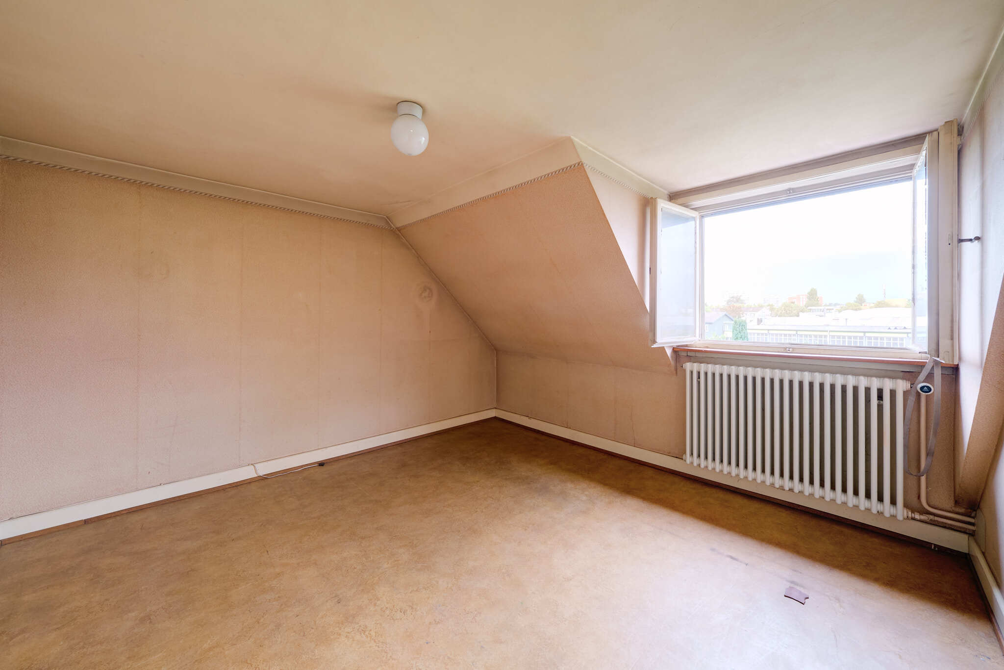 Zimmer im Dachgeschoss zur Gartenseite