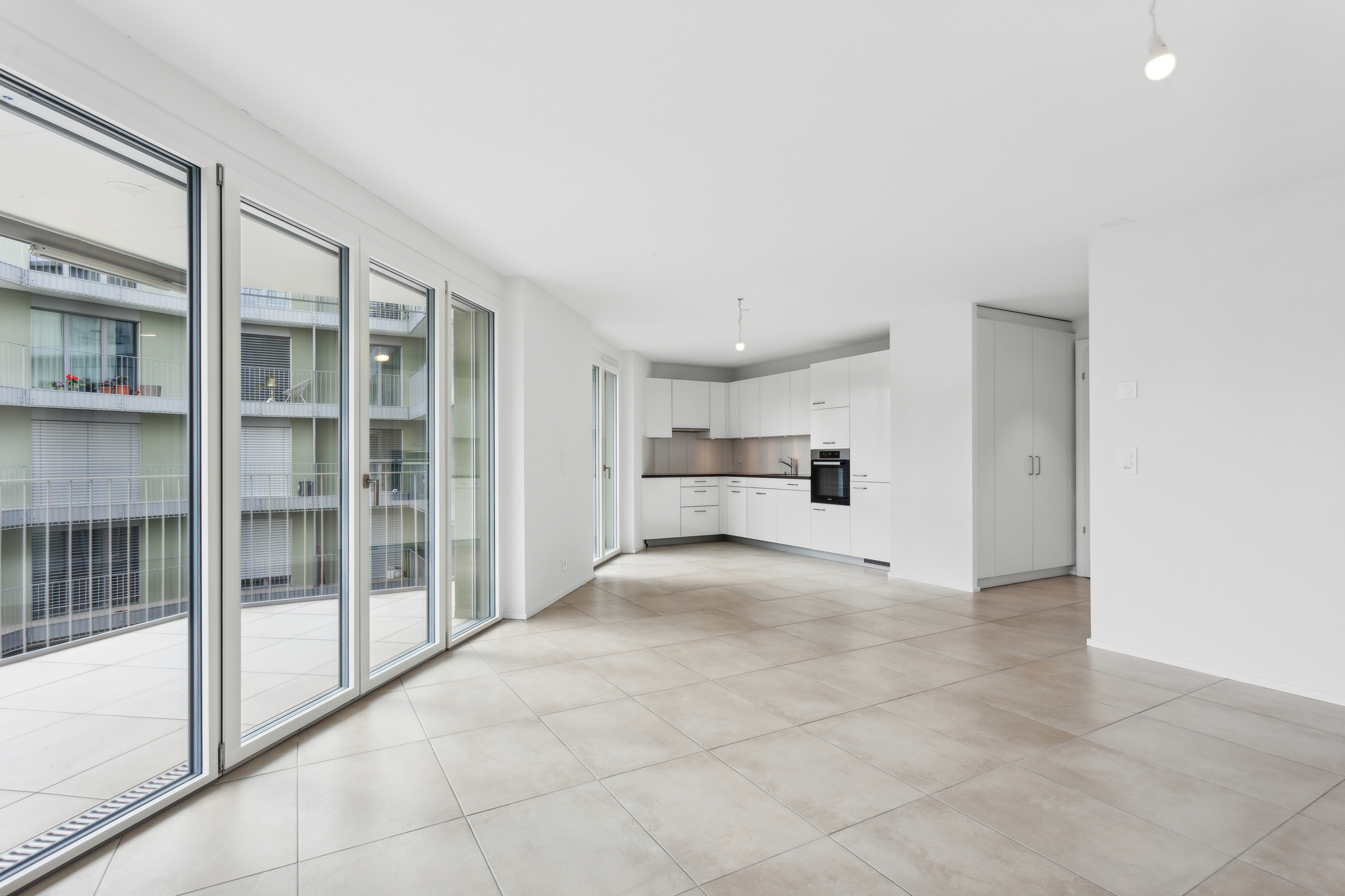 Zum Wohnzimmer hin offene Küche