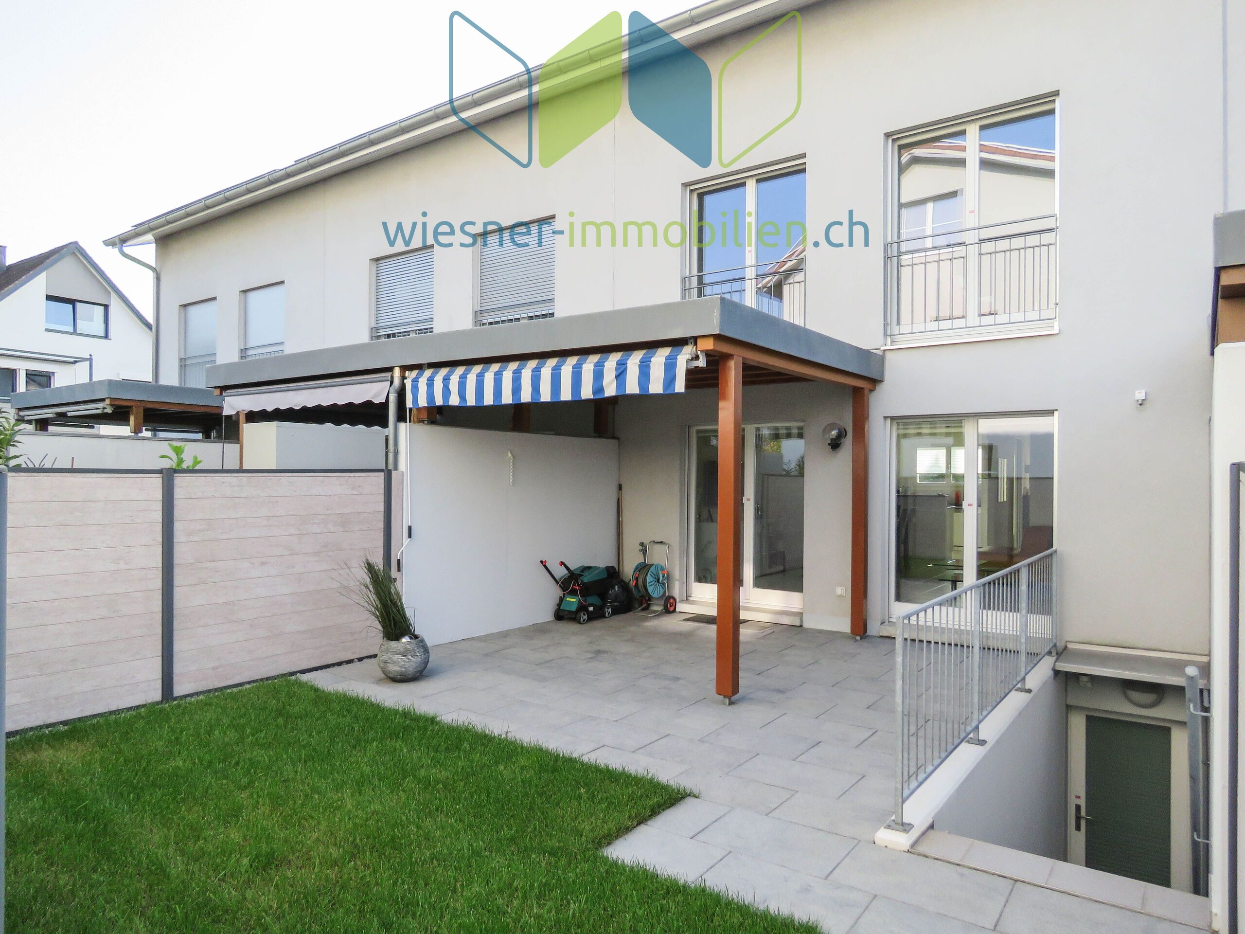 gedeckter Sitzplatz gedeckter Sitzplatz