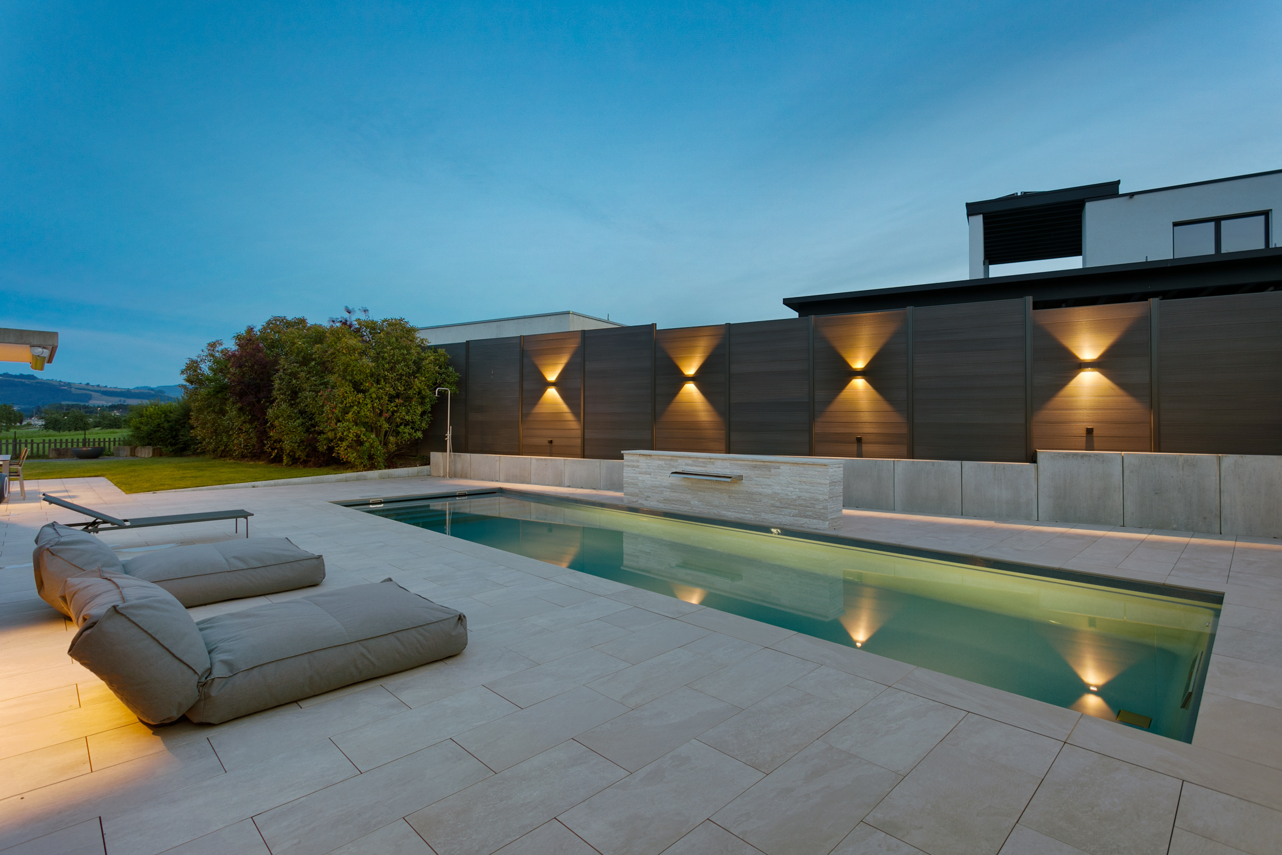 Geniessen Sie einen exklusiven 12m Swimmingpool.