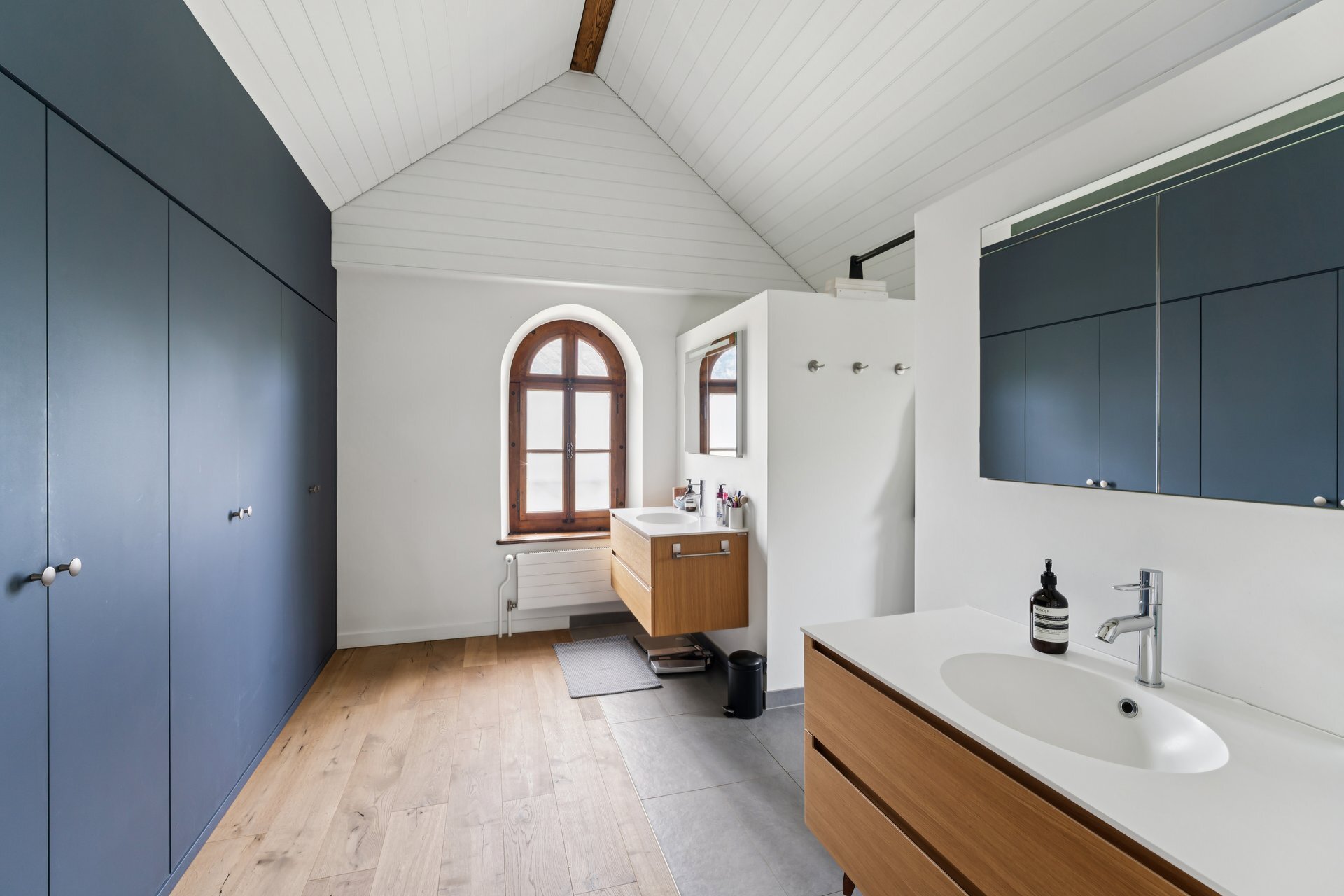 Interior view 3